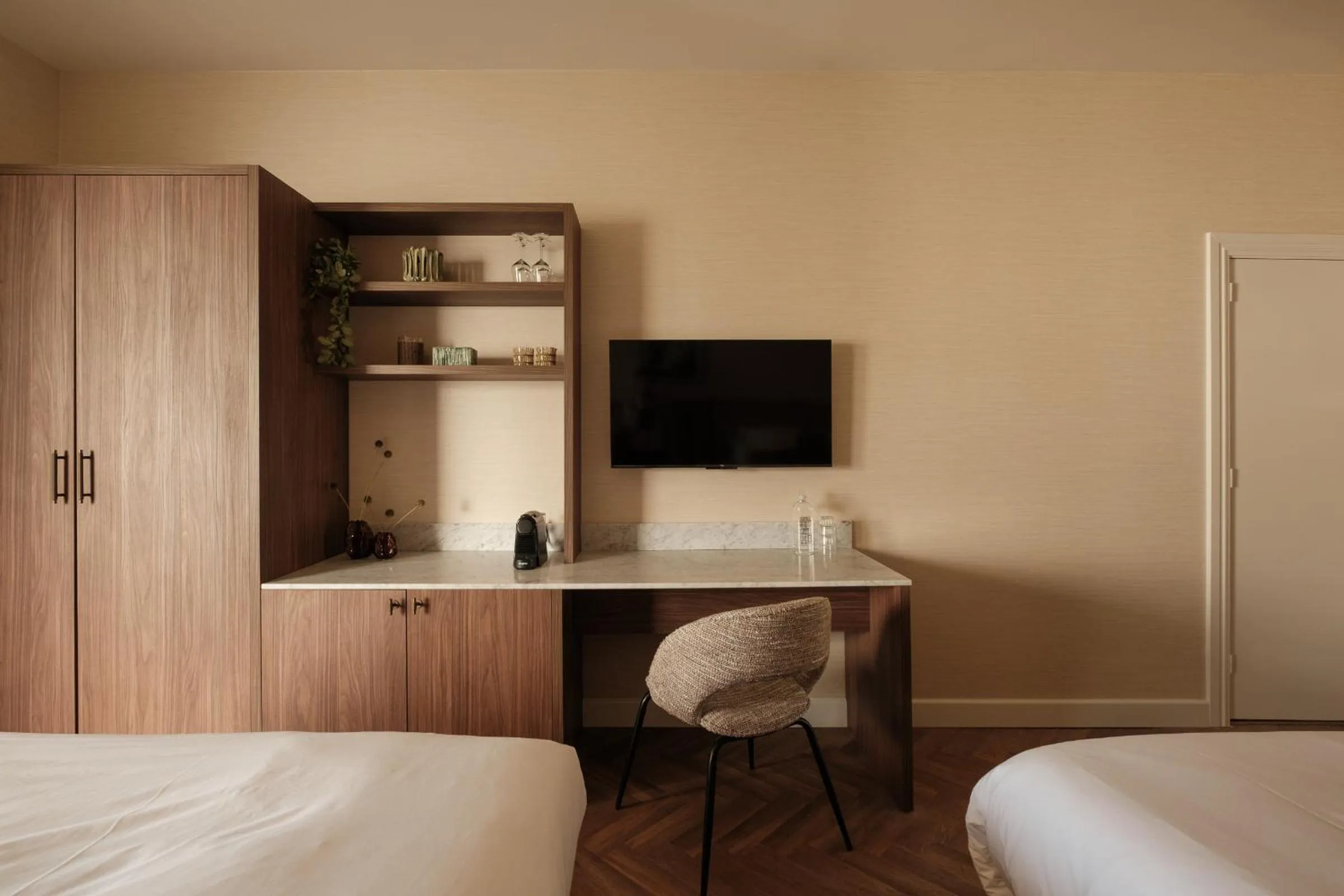 Bed in Parklane Hotel