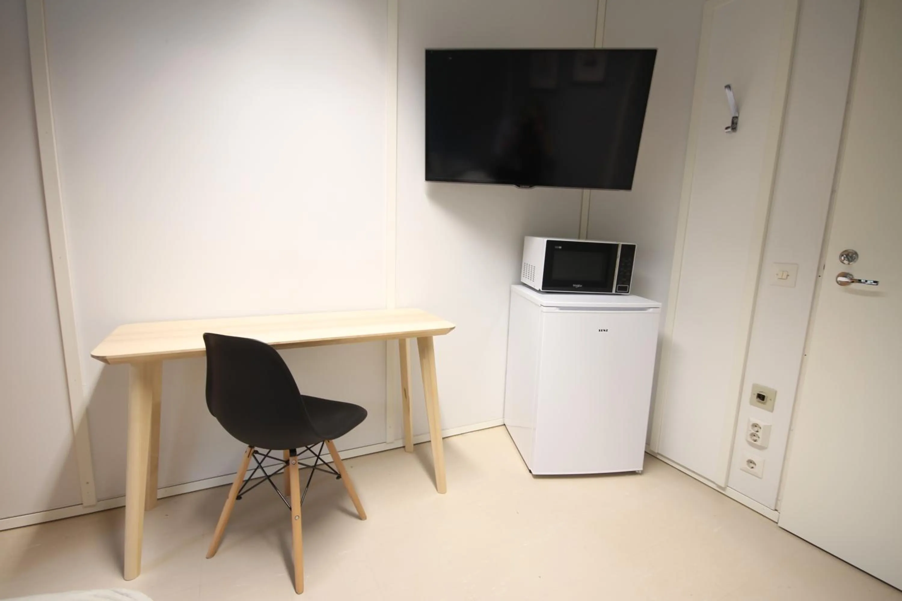 Kitchen or kitchenette in Forenom Hostel Espoo Kilo