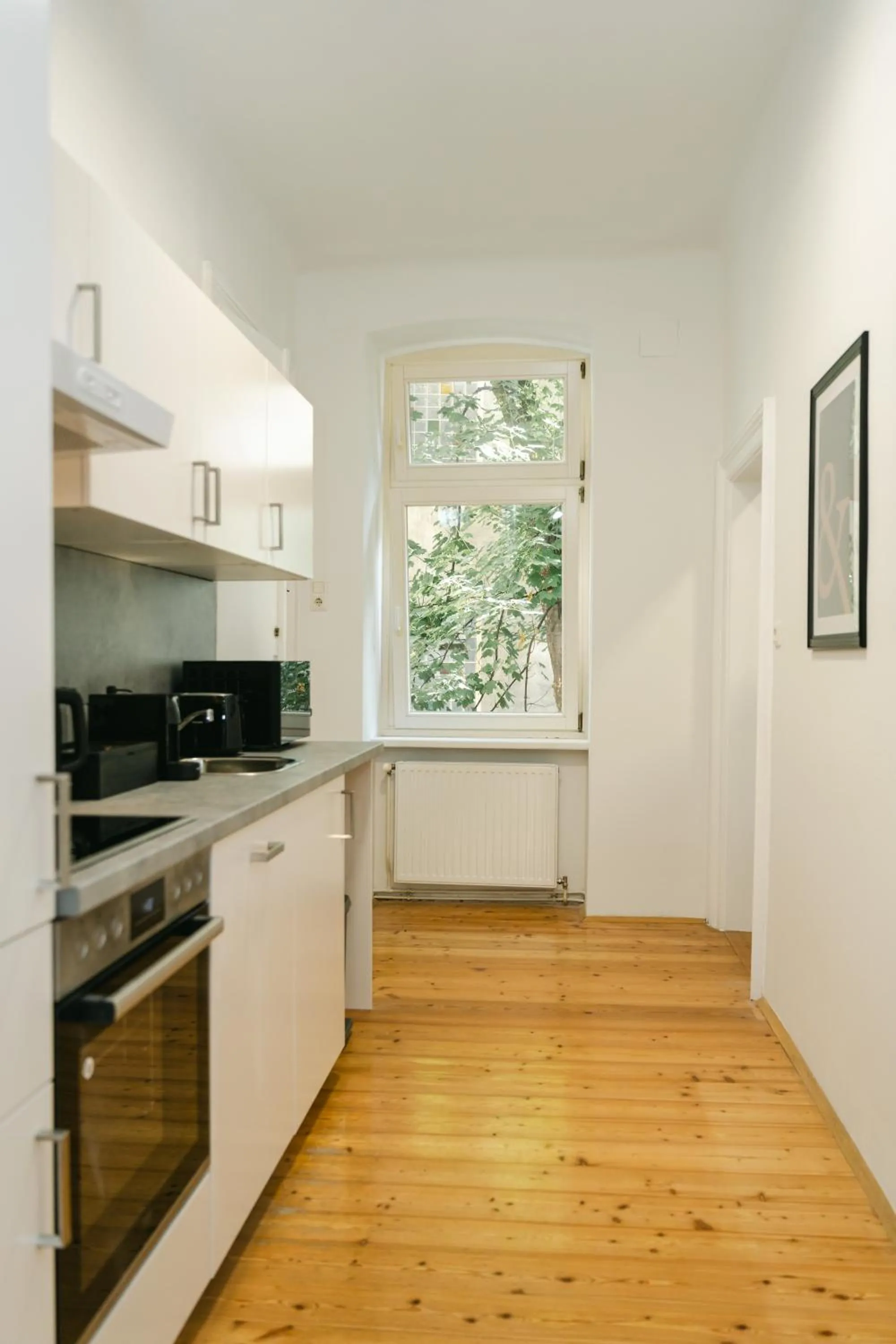 Cozy APT perfect for 4-6 TV Metro Self-Checkin