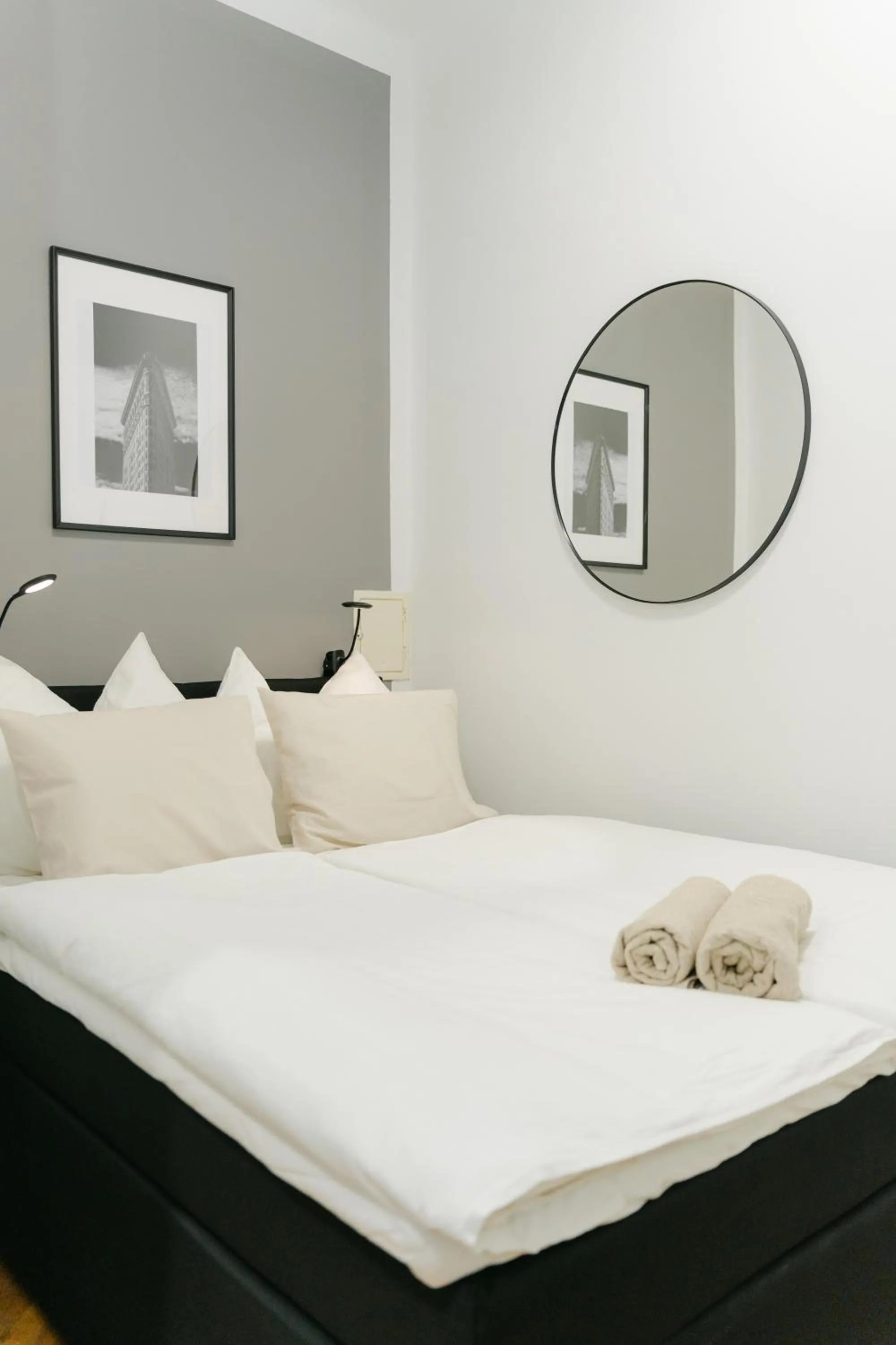 Cozy APT perfect for 4-6 TV Metro Self-Checkin