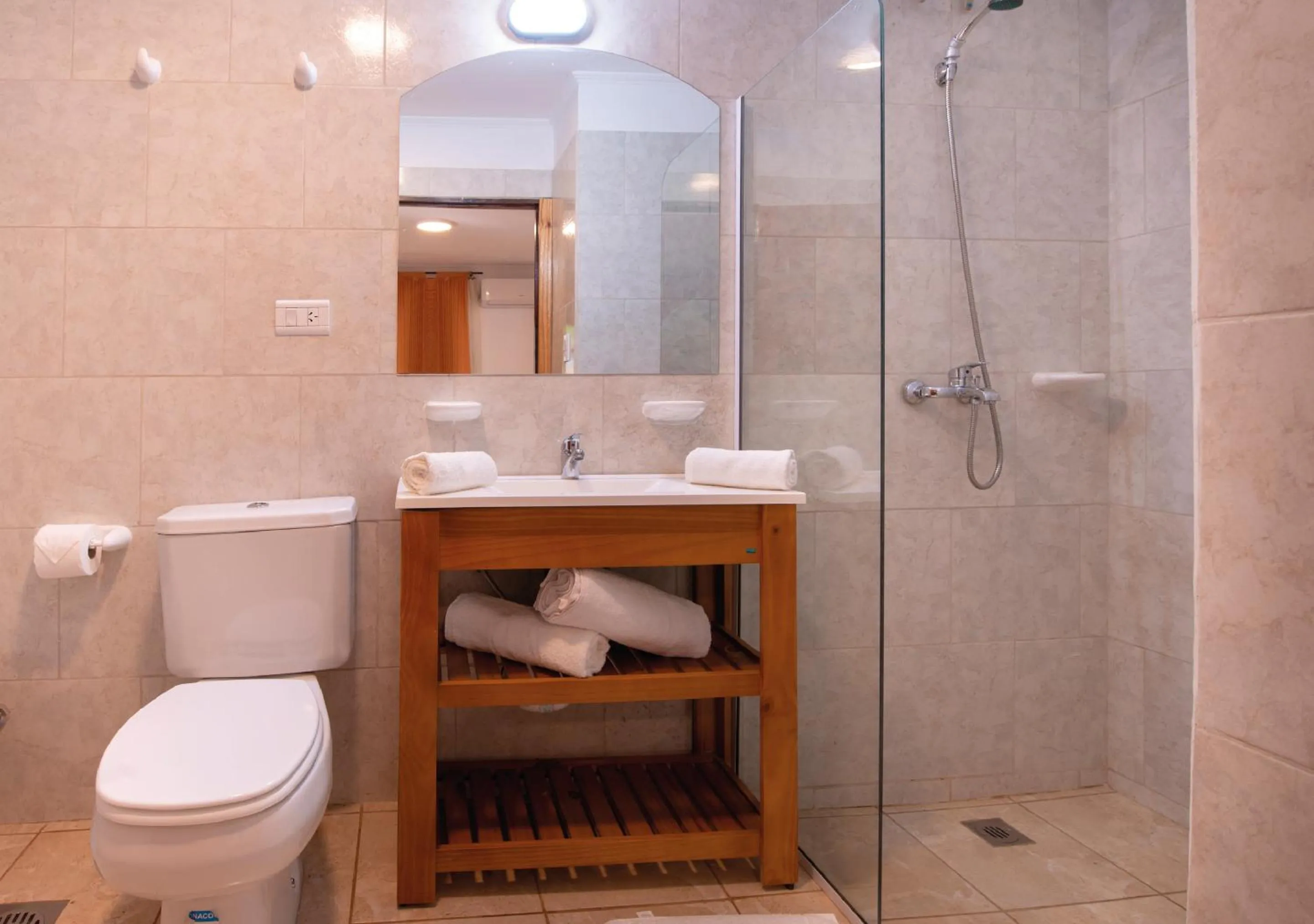 Shower in El Leñador by DOT Cabana