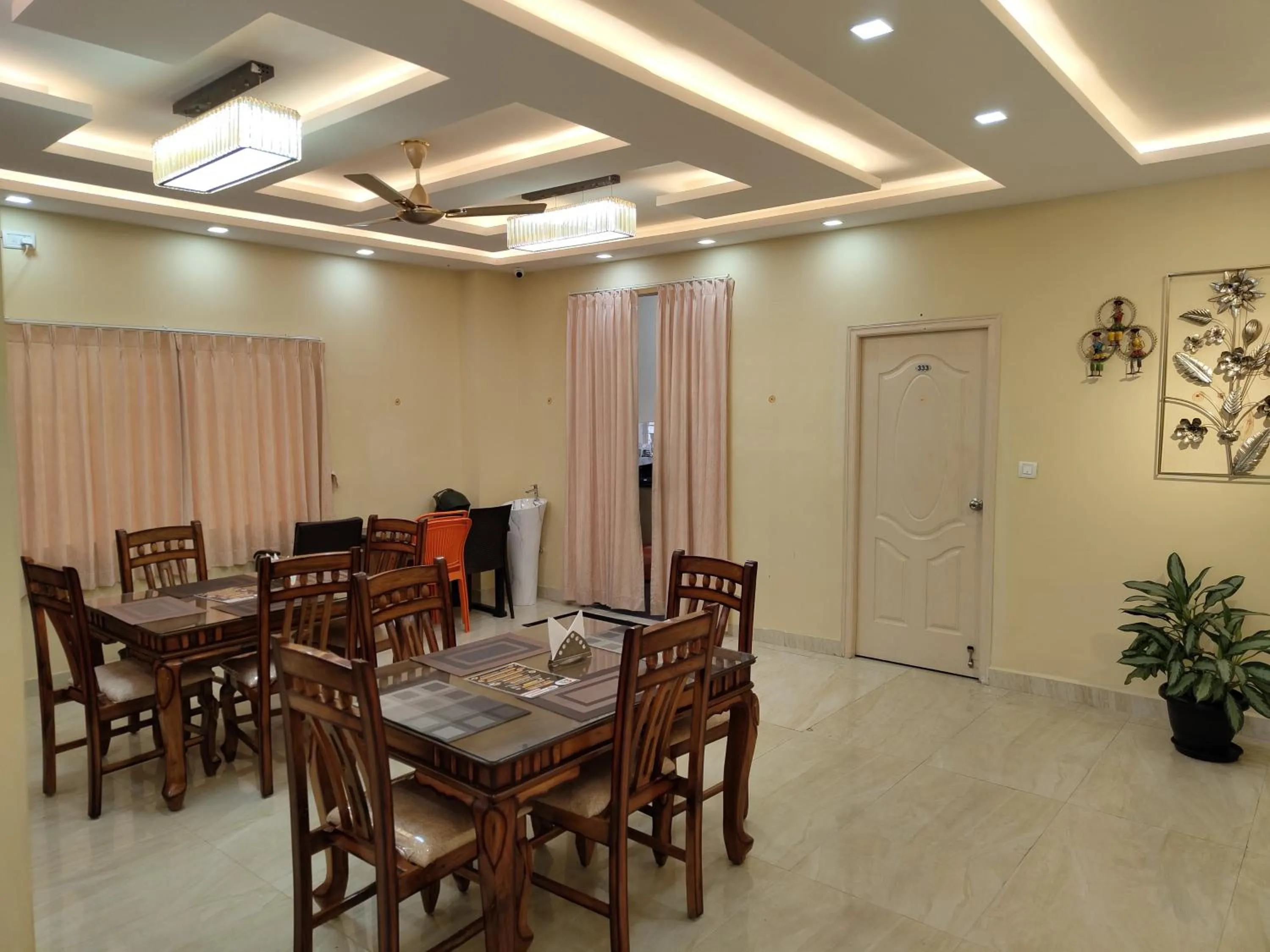 Restaurant/places to eat in Otel Feel Comfort