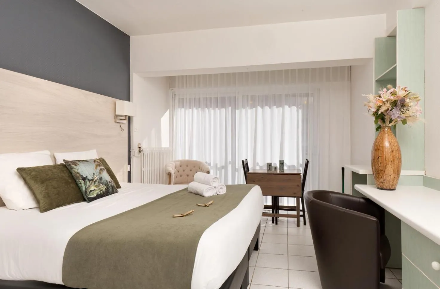 Bed in Hôtel Les Sources