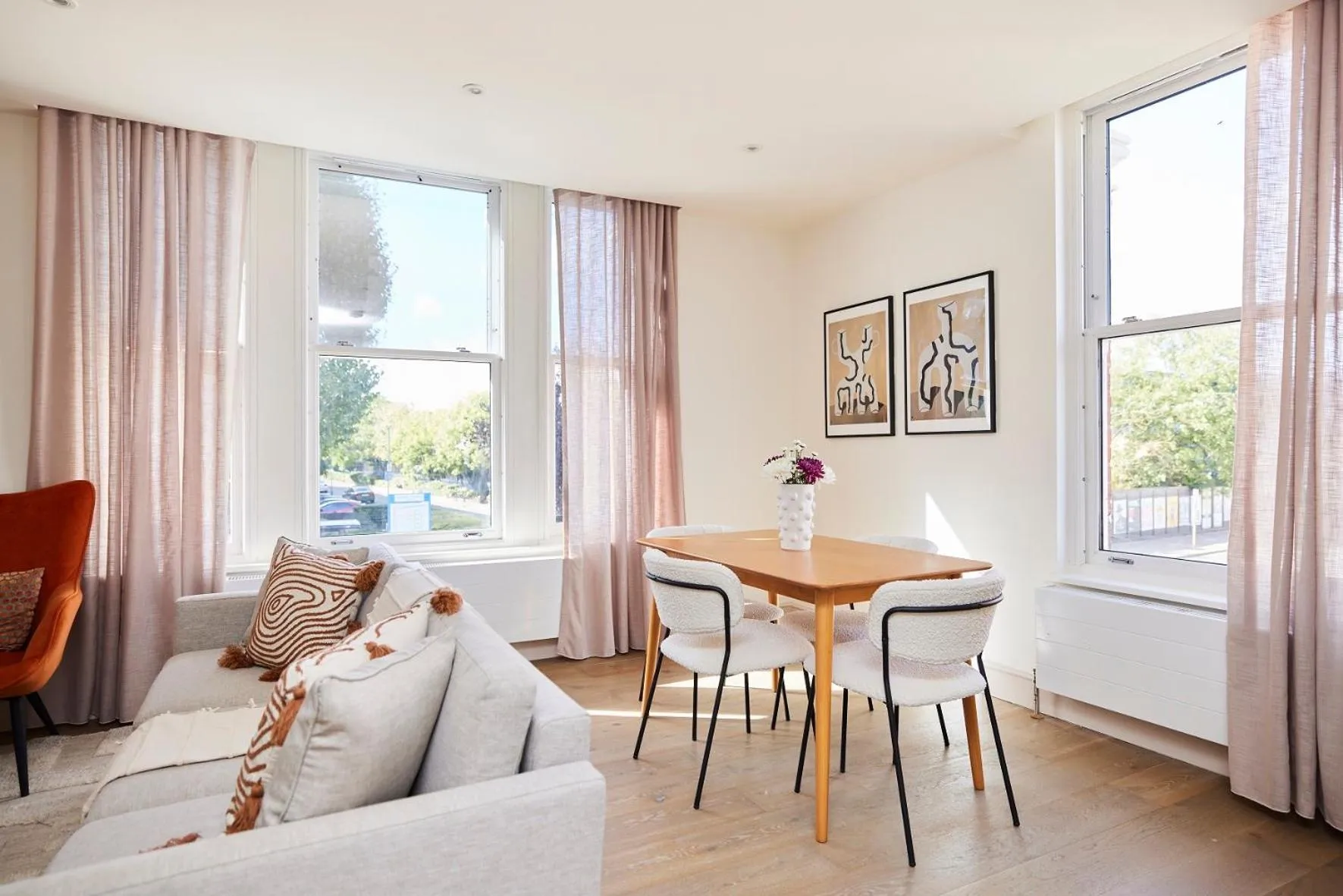 Dining area in The Wandsworth Haven - Bright 2BDR Flat