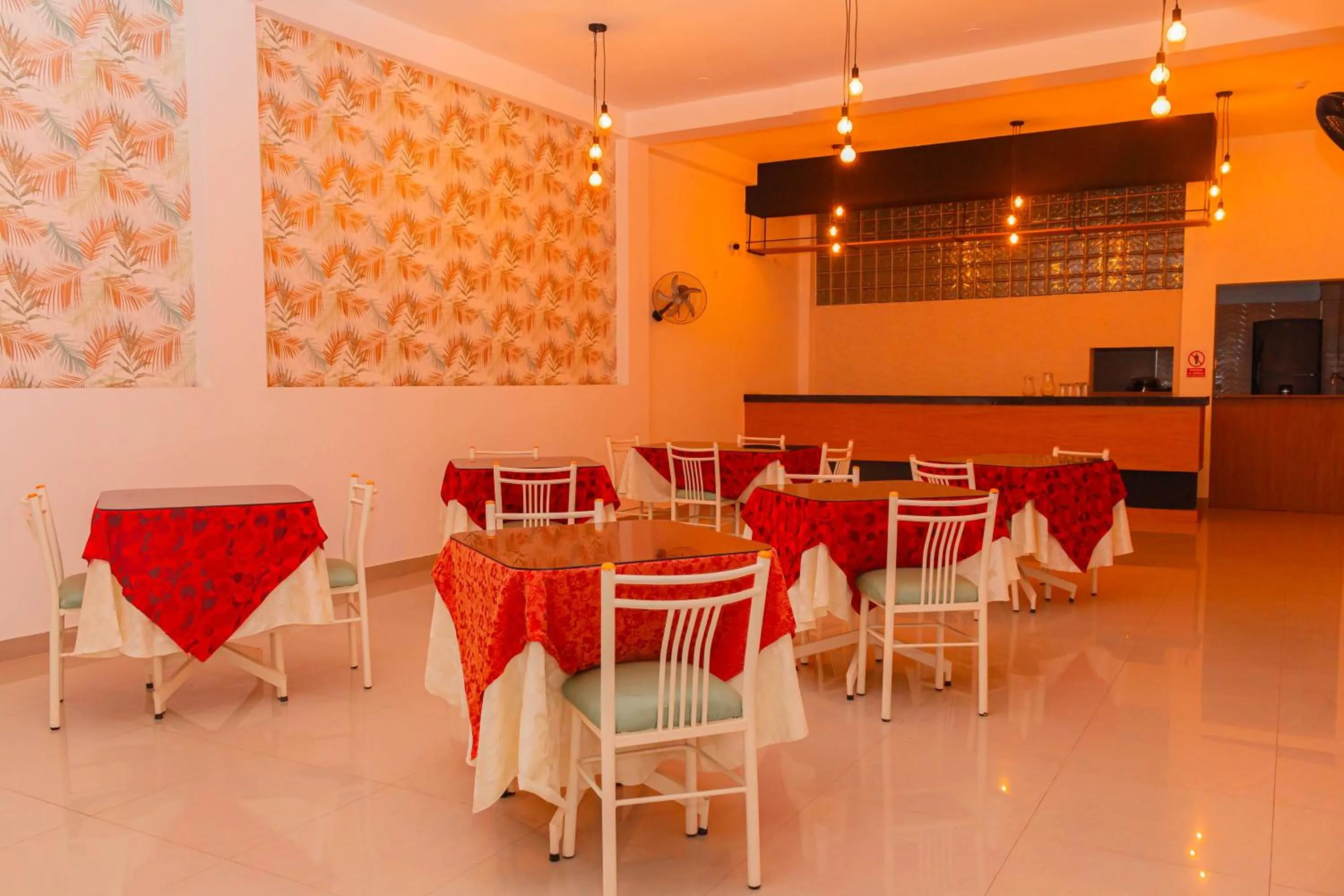 Restaurant/places to eat in Hotel Presidencial