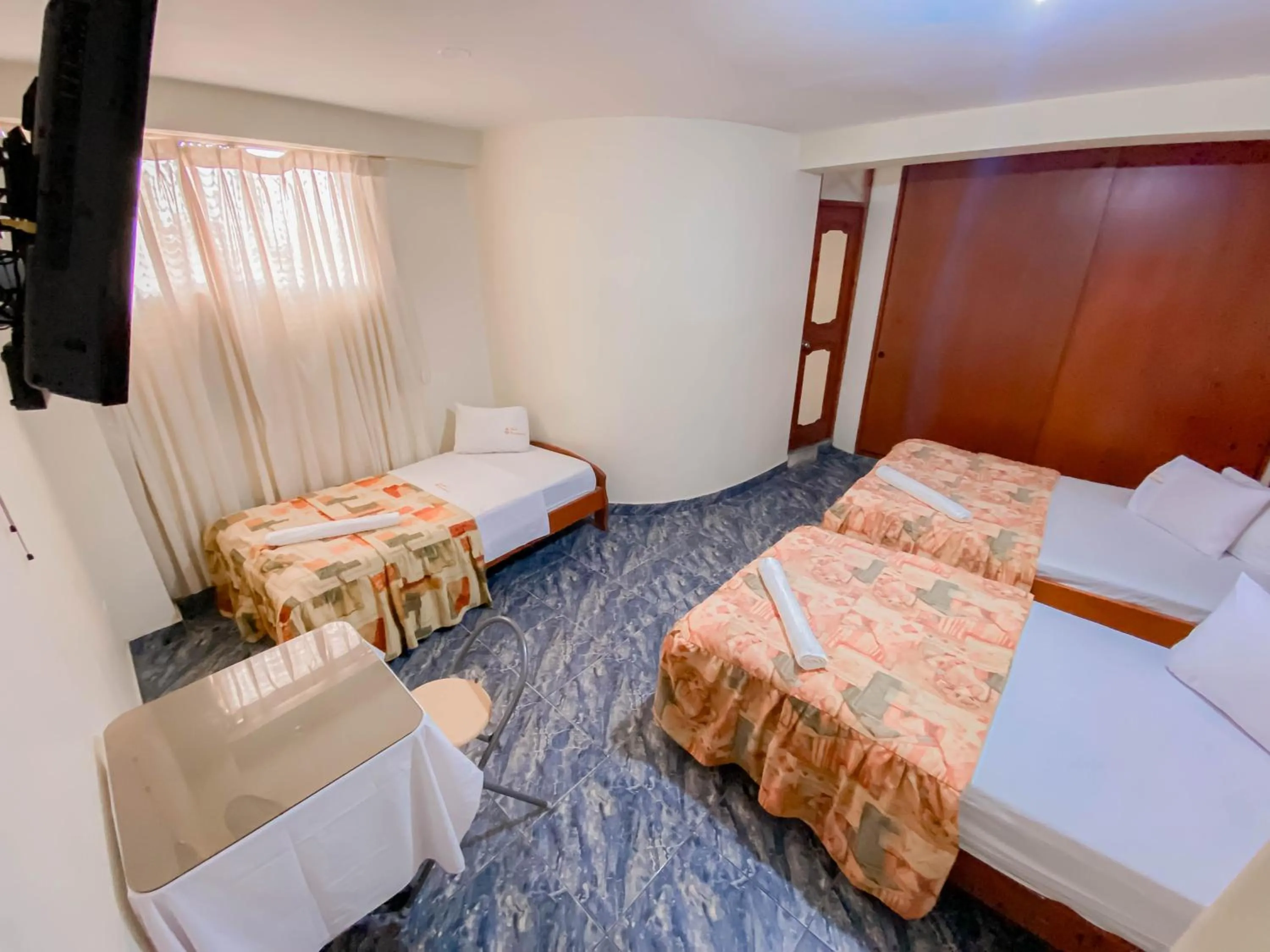 Photo of the whole room, Bed in Hotel Presidencial