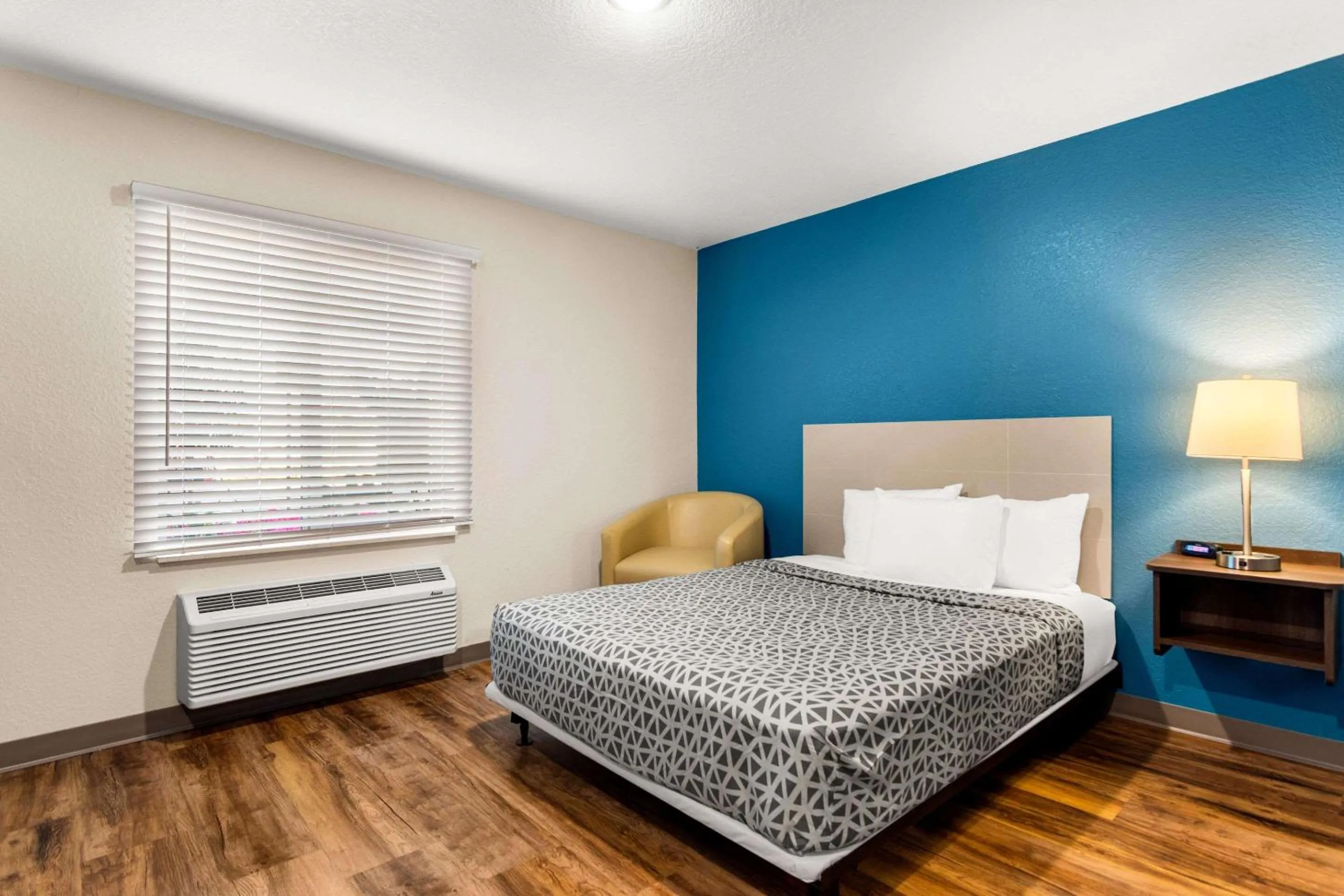 Bedroom, Bed in WoodSpring Suites Port St Lucie