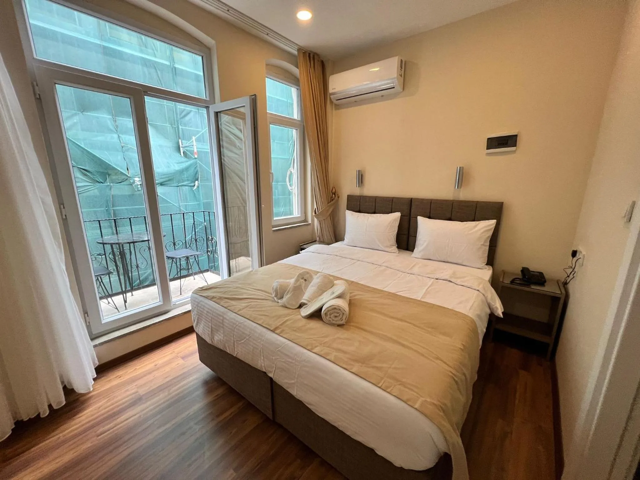 Bed in Taksim Nacre 360 Suit