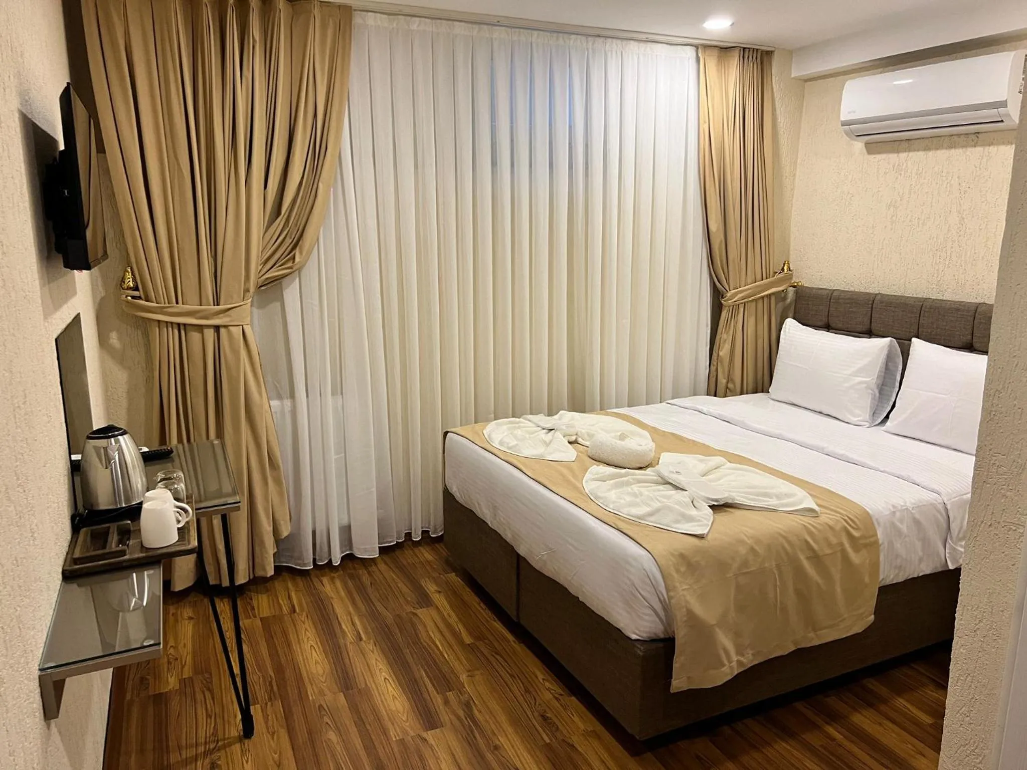 Bed in Taksim Nacre 360 Suit