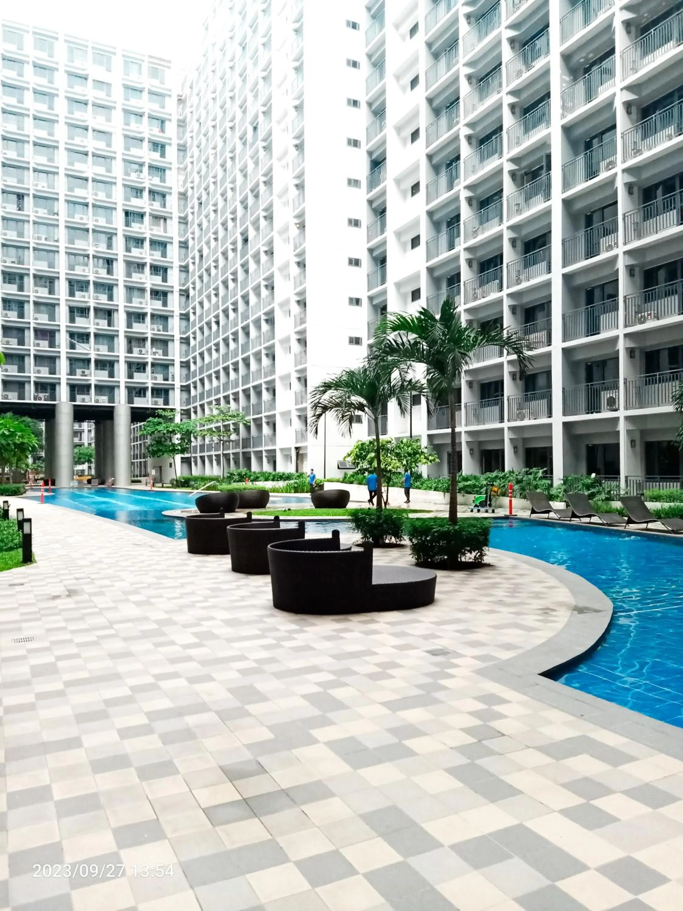 Shore 2 Residences 1BR Deluxe Room in MOA Complex