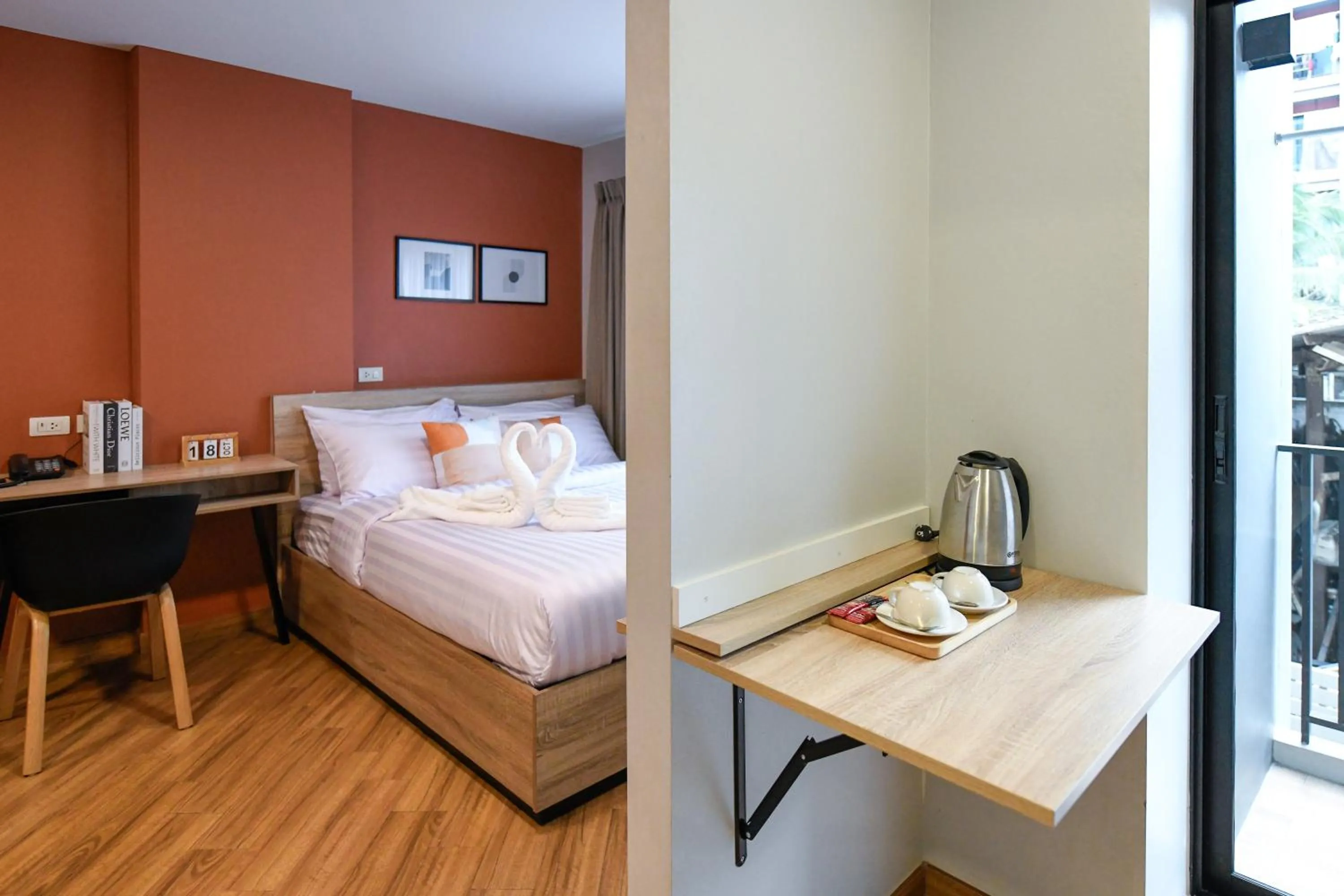 Kitchen or kitchenette, Bed in You Hotel