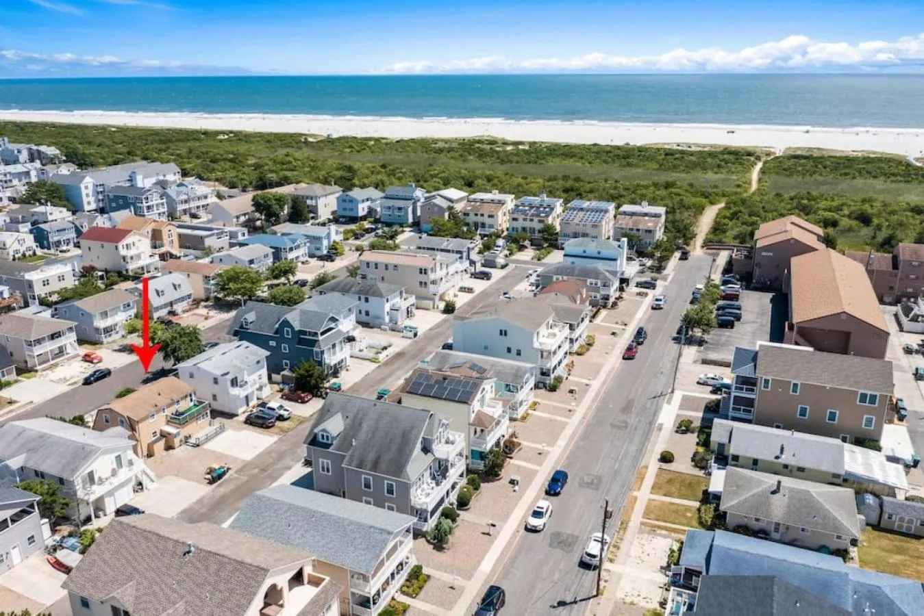 Neighbourhood in Full House 2 Blocks from Beach