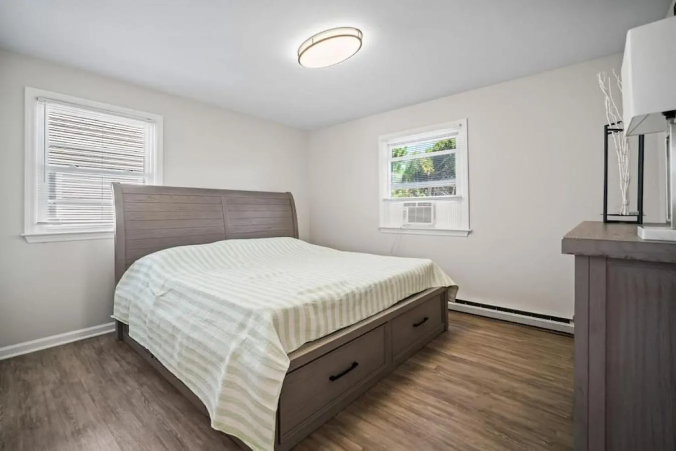 Bedroom, Bed in Full House 2 Blocks from Beach