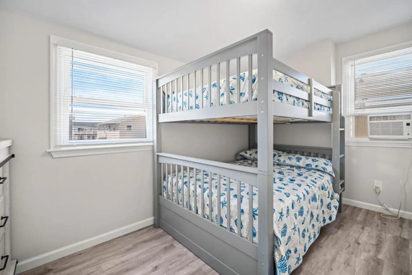 Bedroom, Bed in Full House 2 Blocks from Beach