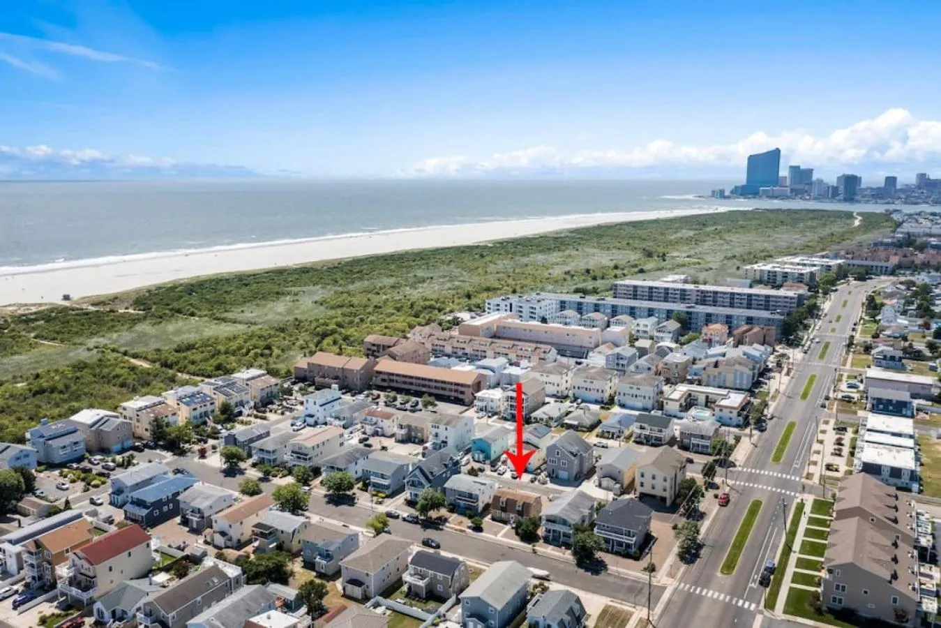 Neighbourhood in Full House 2 Blocks from Beach
