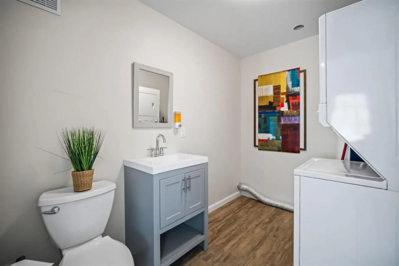 Bathroom in Full House 2 Blocks from Beach