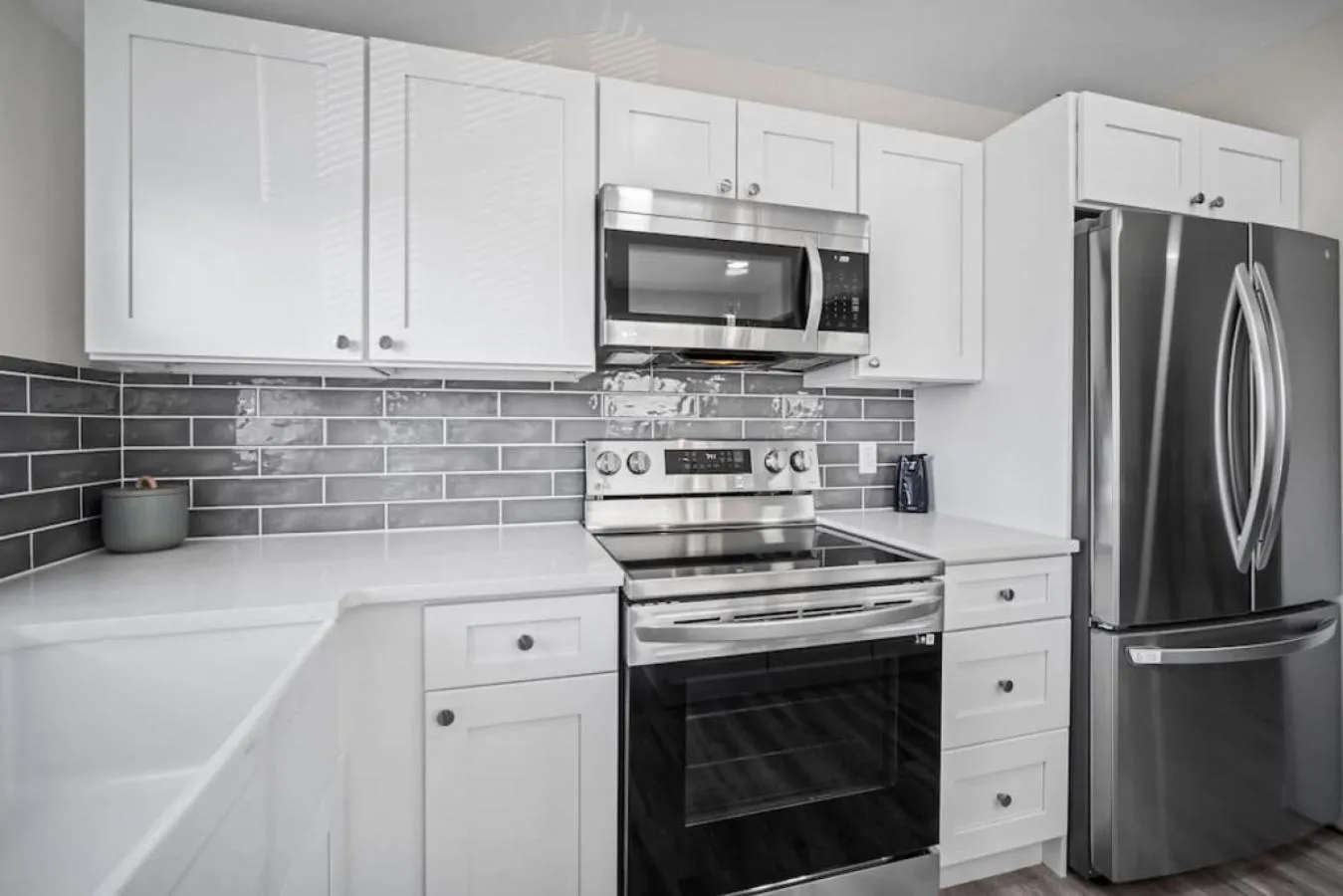 Kitchen or kitchenette in Full House 2 Blocks from Beach