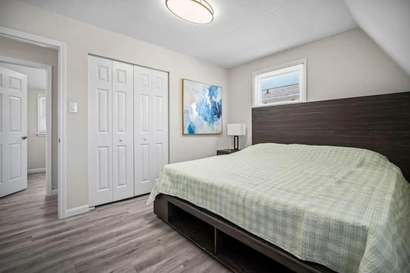 Bedroom, Bed in Full House 2 Blocks from Beach