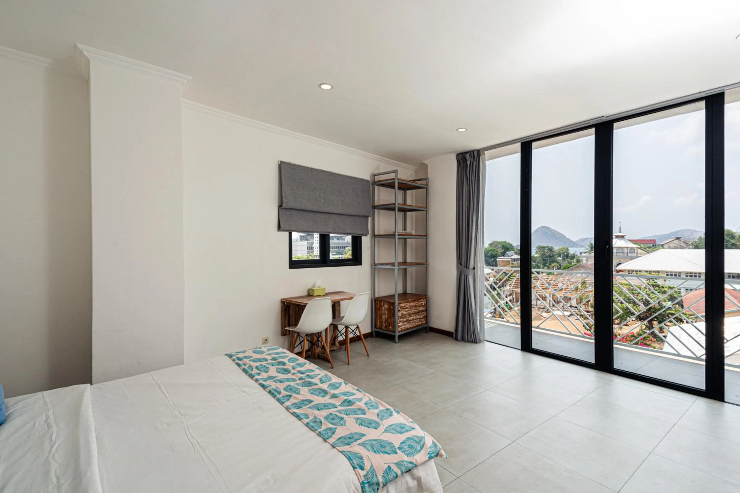 Bedroom, Bed in Komodo Suites Downtown