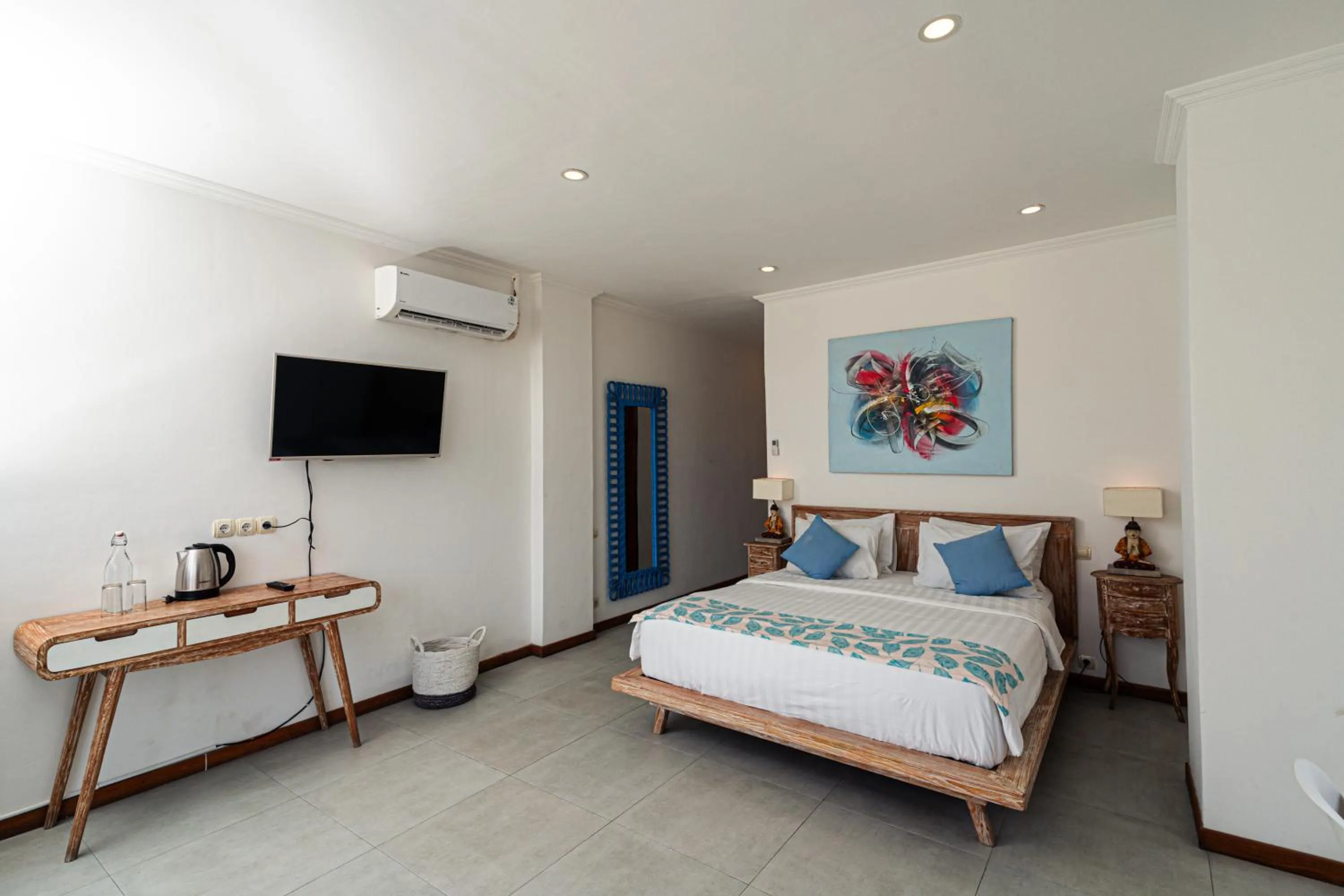 TV and multimedia, Bed in Komodo Suites Downtown
