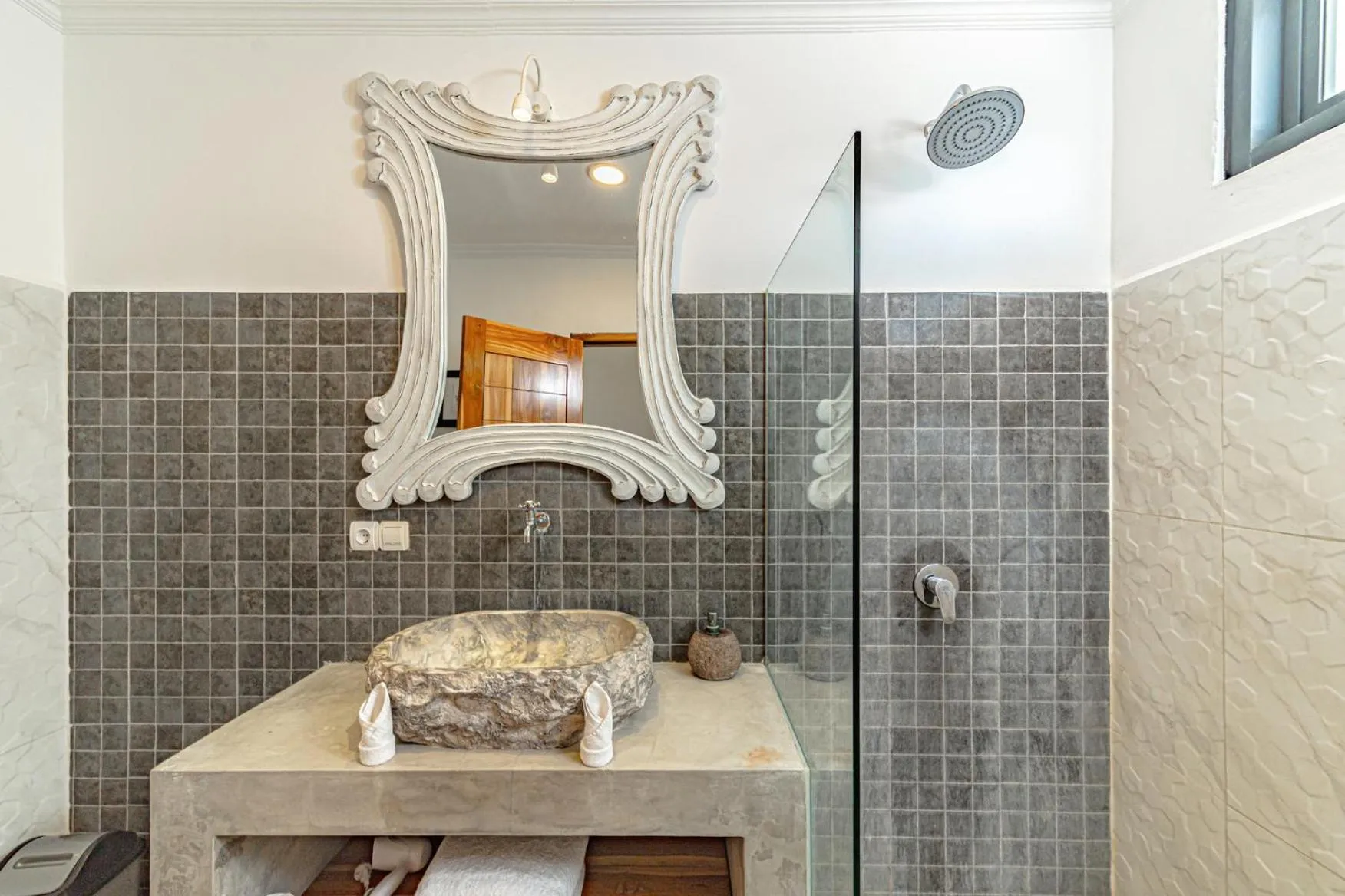 Bathroom in Komodo Suites Downtown