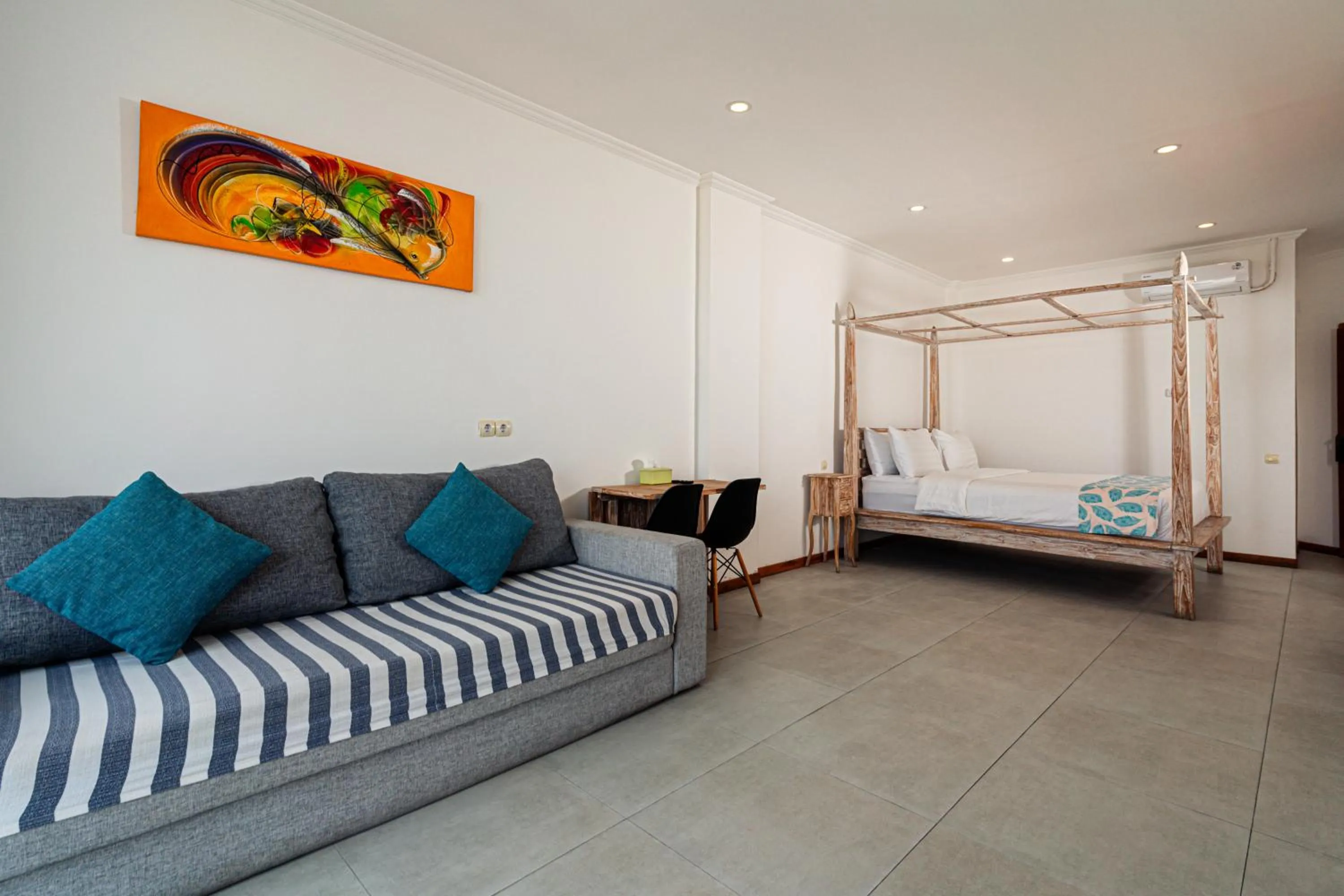 Living room, Bed in Komodo Suites Downtown