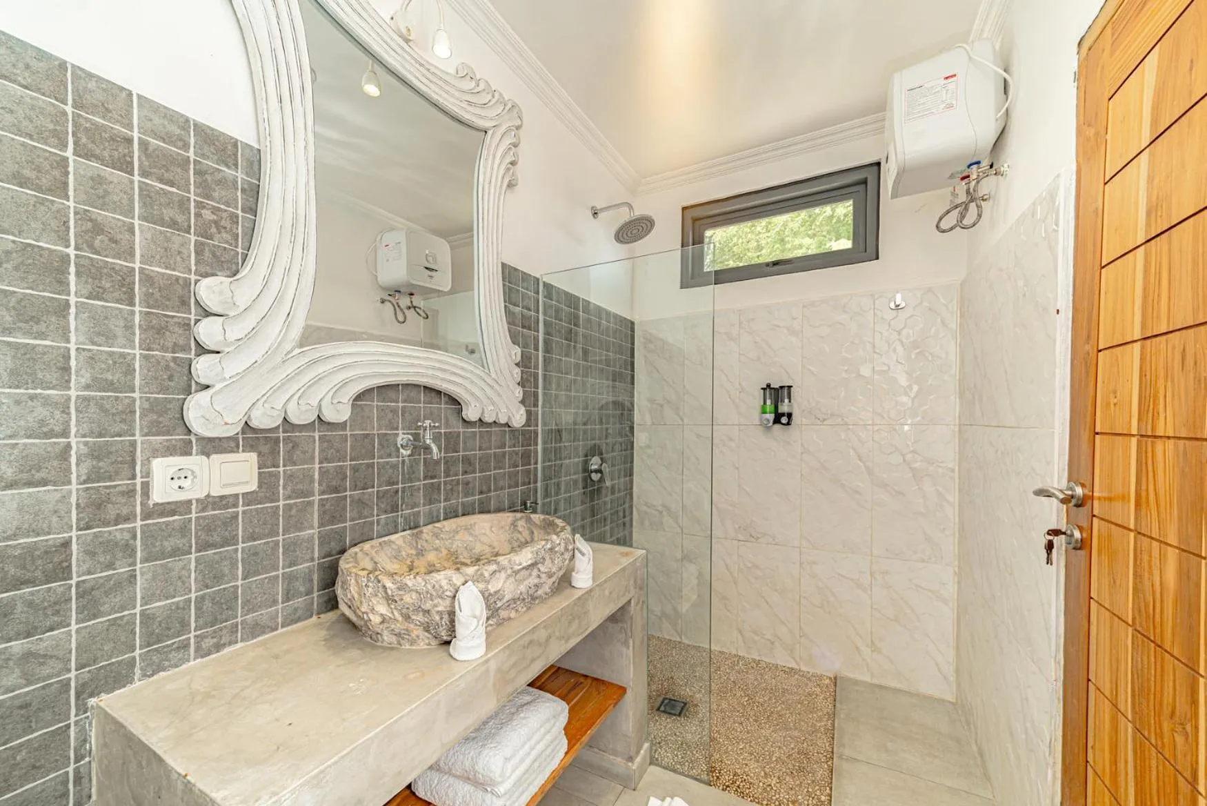 Shower in Komodo Suites Downtown