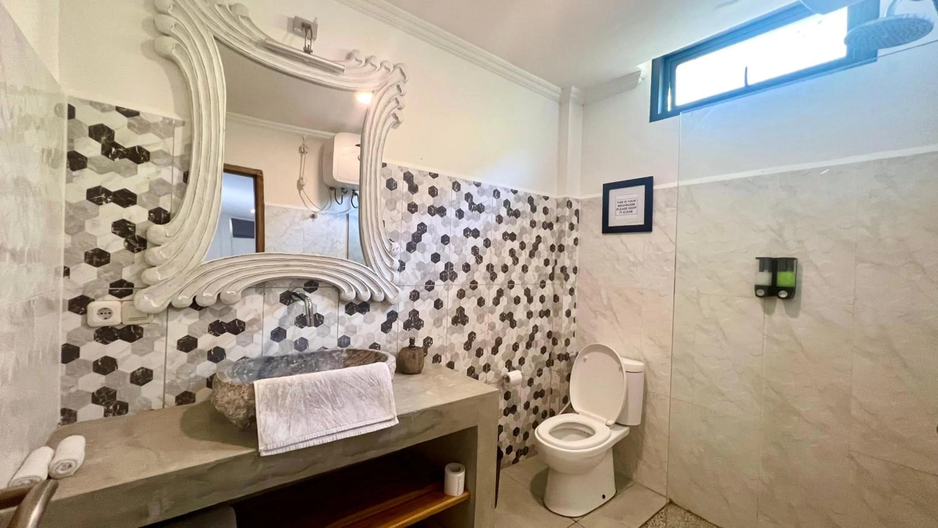 Toilet in Komodo Suites Downtown