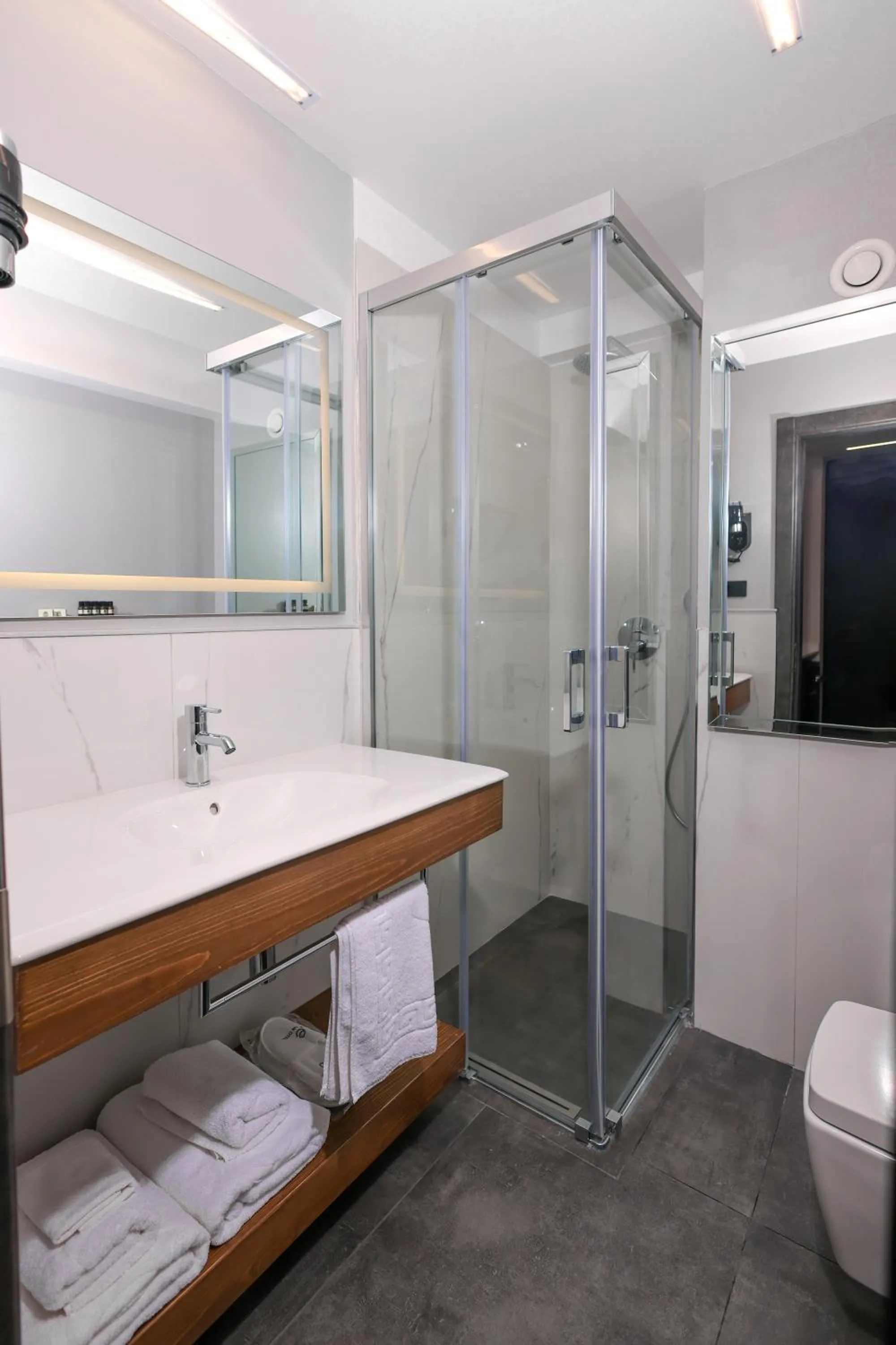 Shower in ERTAN OTEL