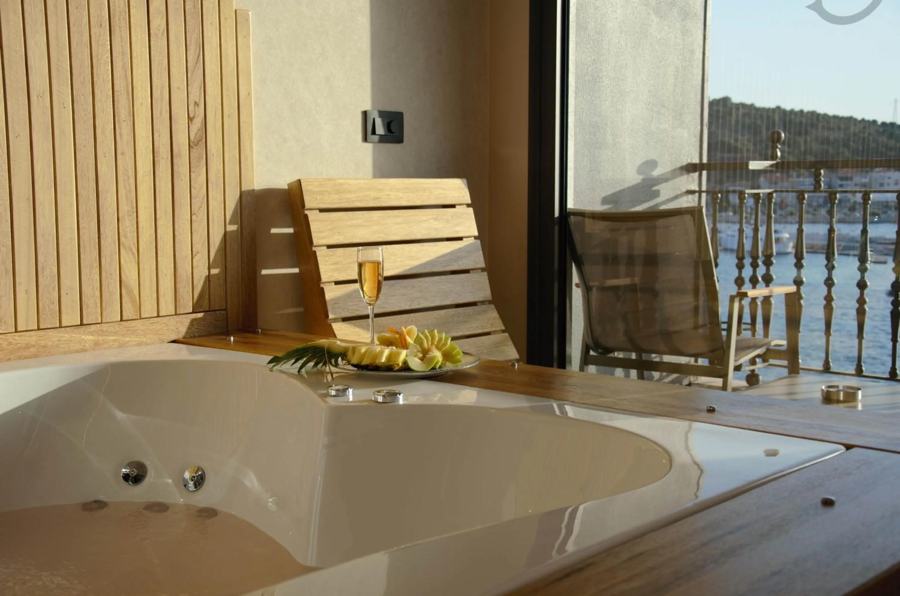 Hot Tub in ERTAN OTEL