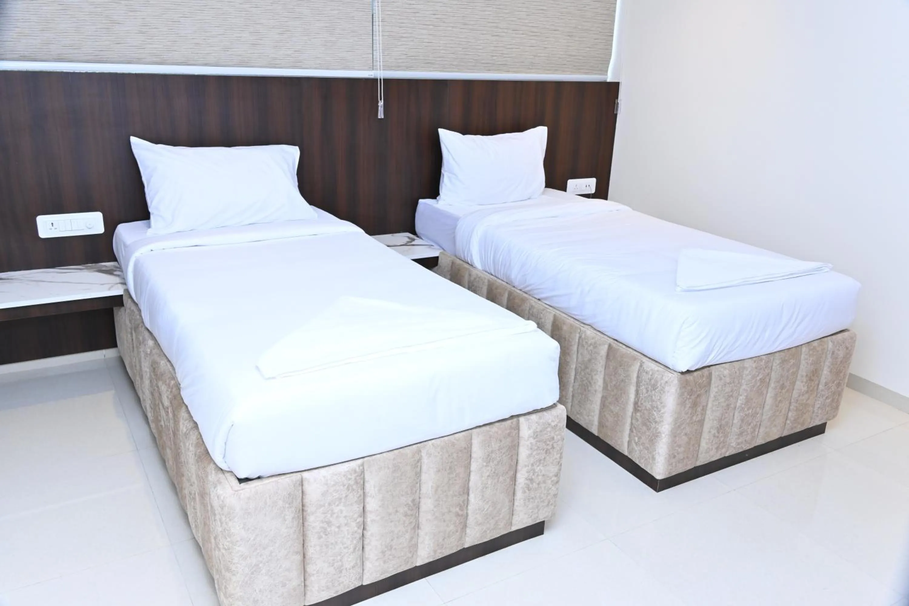 Bedroom, Bed in Grand Manor Suites