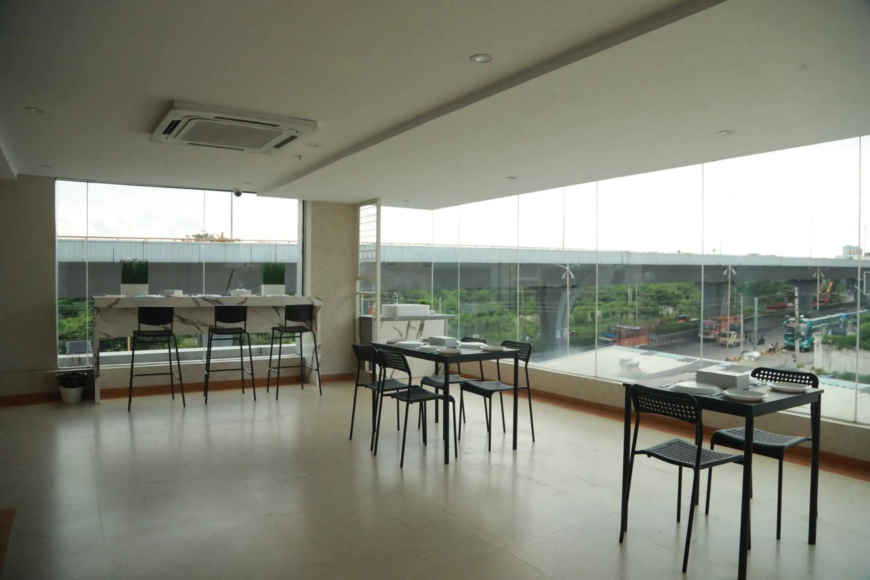 Dining area in Grand Manor Suites