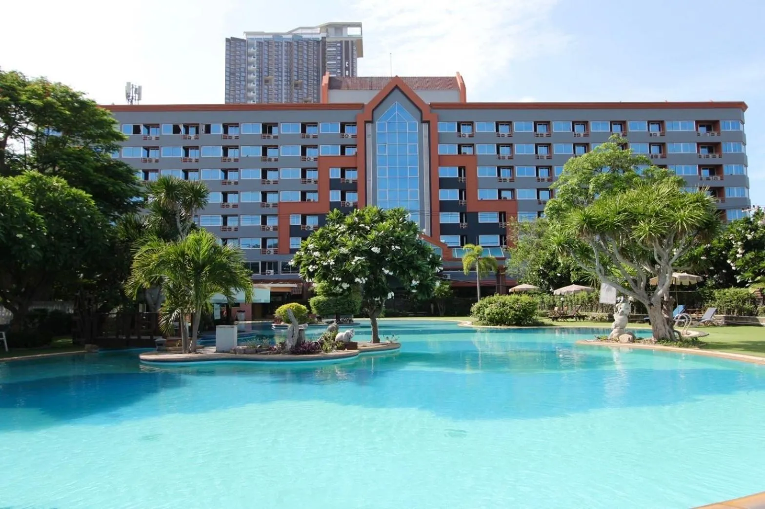 Swimming pool in Coco Beach Hotel Jomtien Pattaya