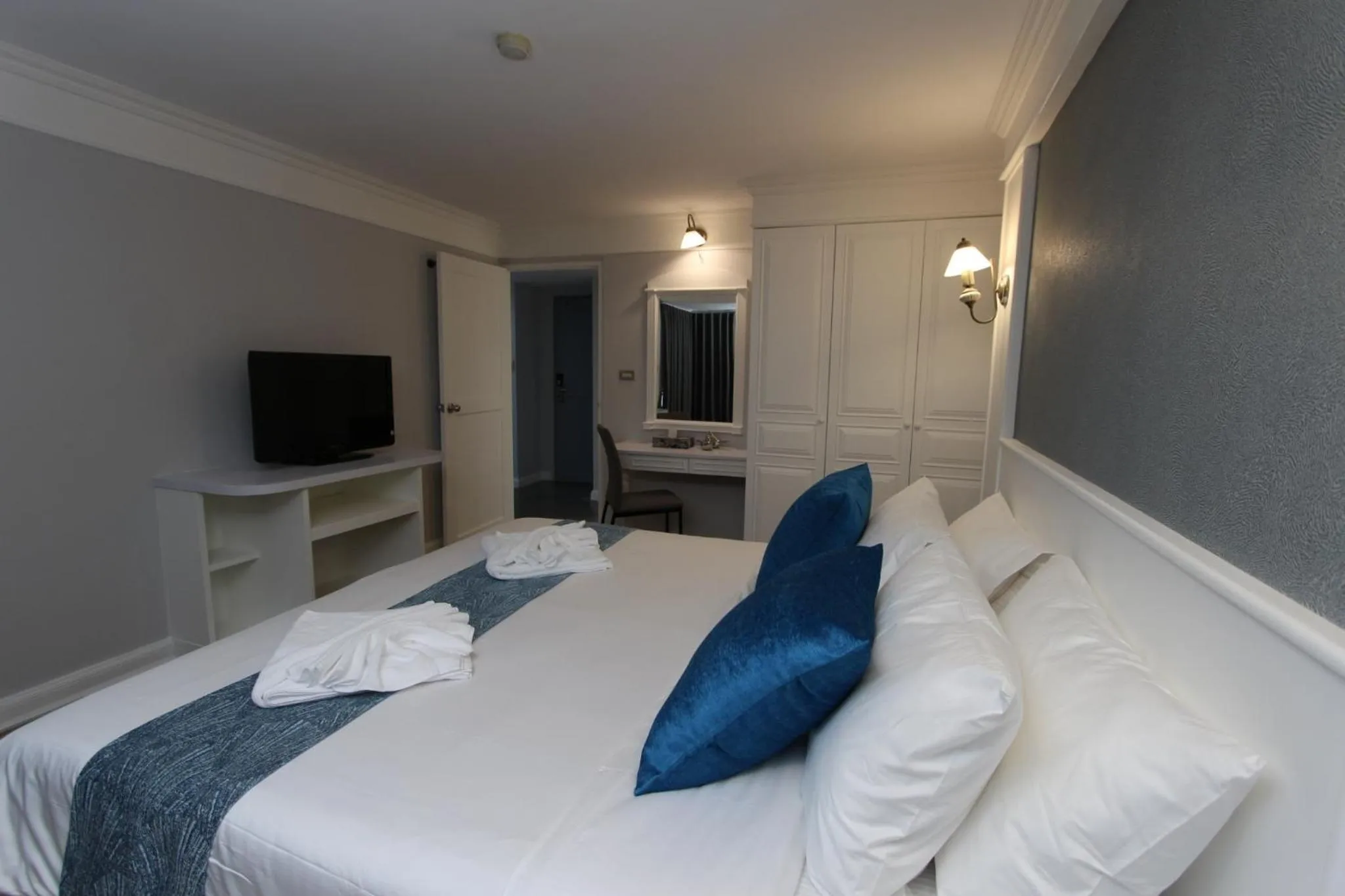 Bed in Coco Beach Hotel Jomtien Pattaya