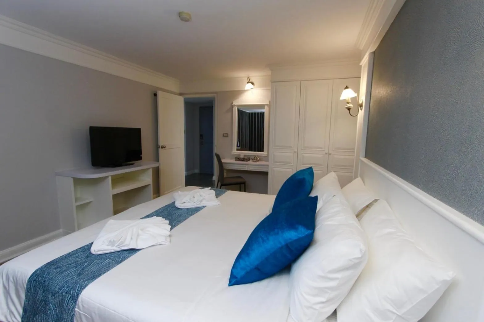 Bed in Coco Beach Hotel Jomtien Pattaya