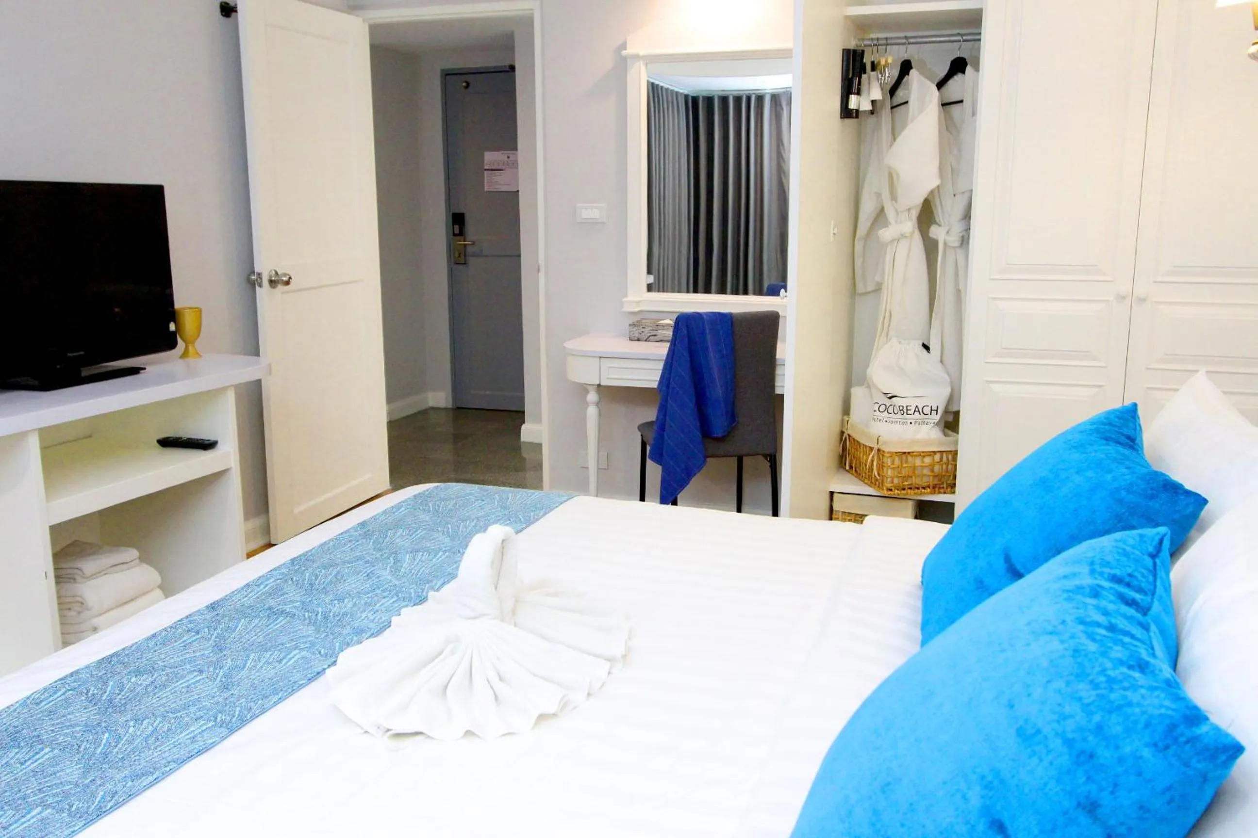 Bed in Coco Beach Hotel Jomtien Pattaya