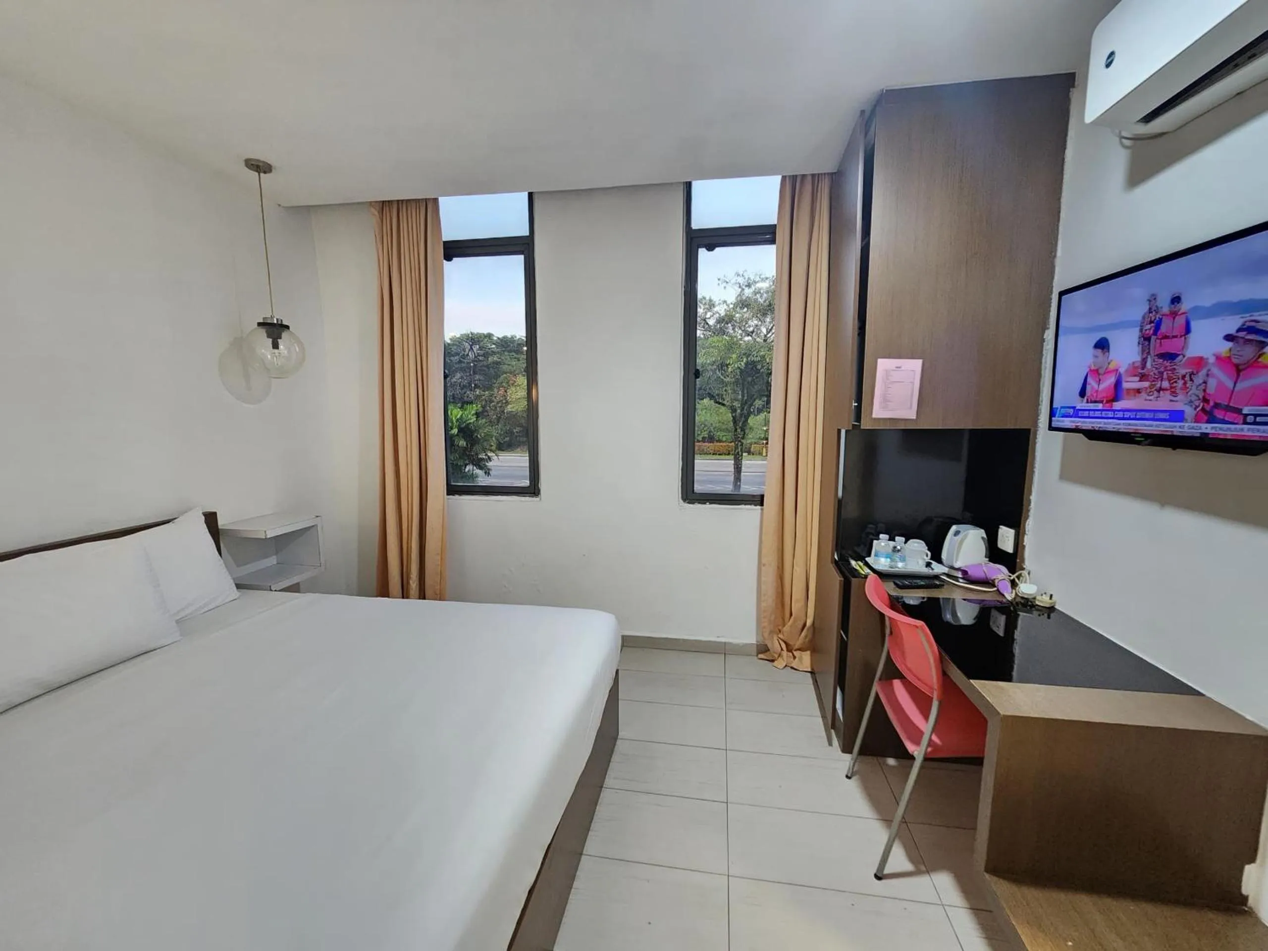 Photo of the whole room, Bed in Kozi Hotel by Ardens - Danga Bay