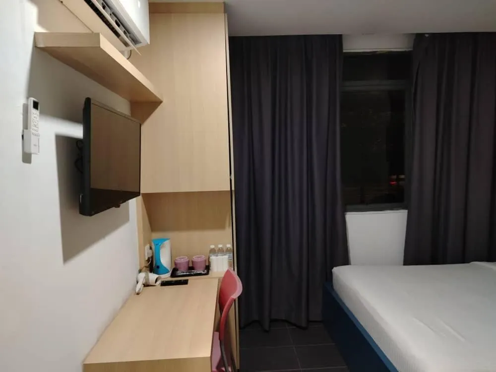 Bed in Kozi Hotel by Ardens - Danga Bay