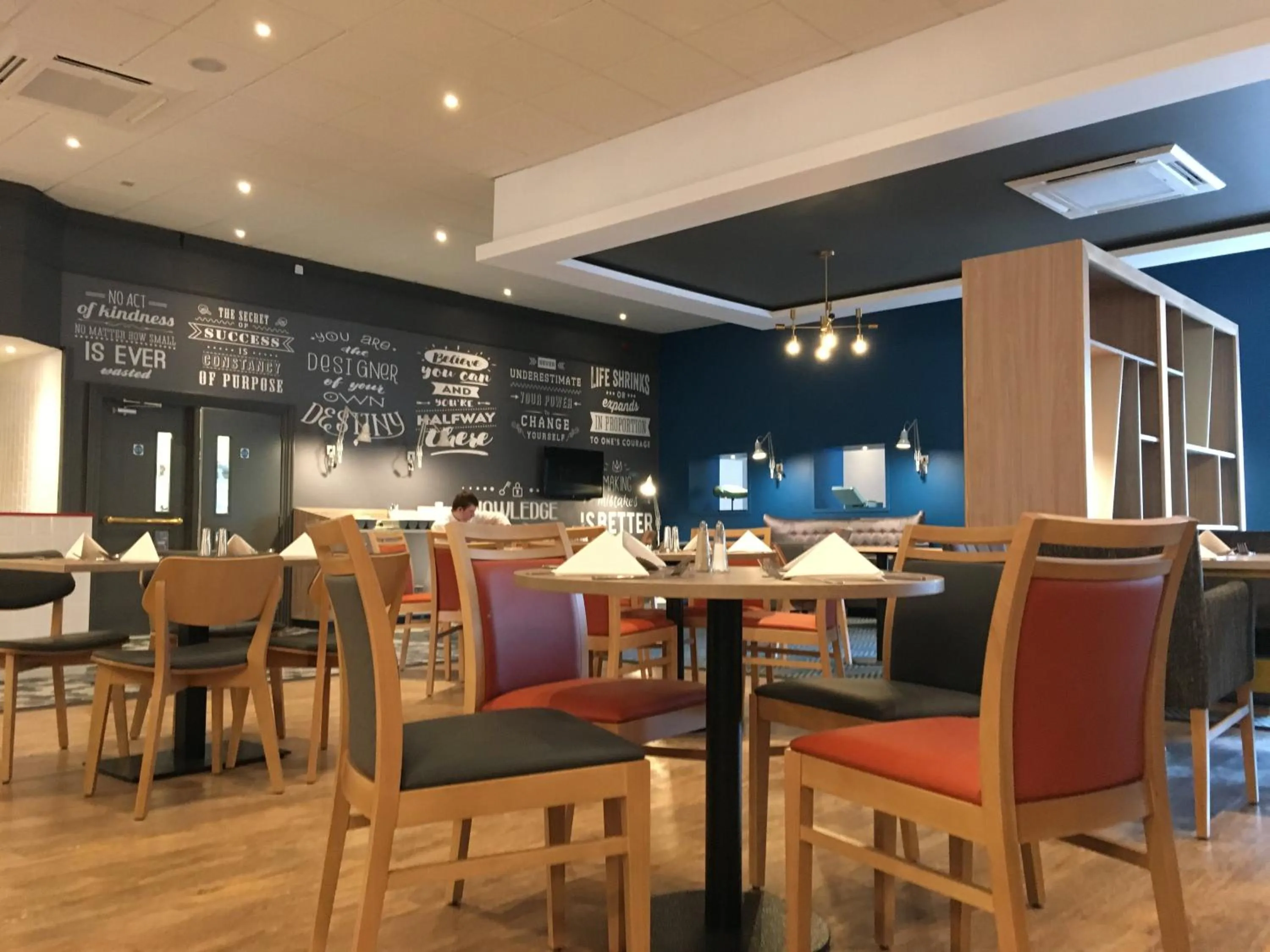 Lounge or bar in Holiday Inn Norwich North by IHG