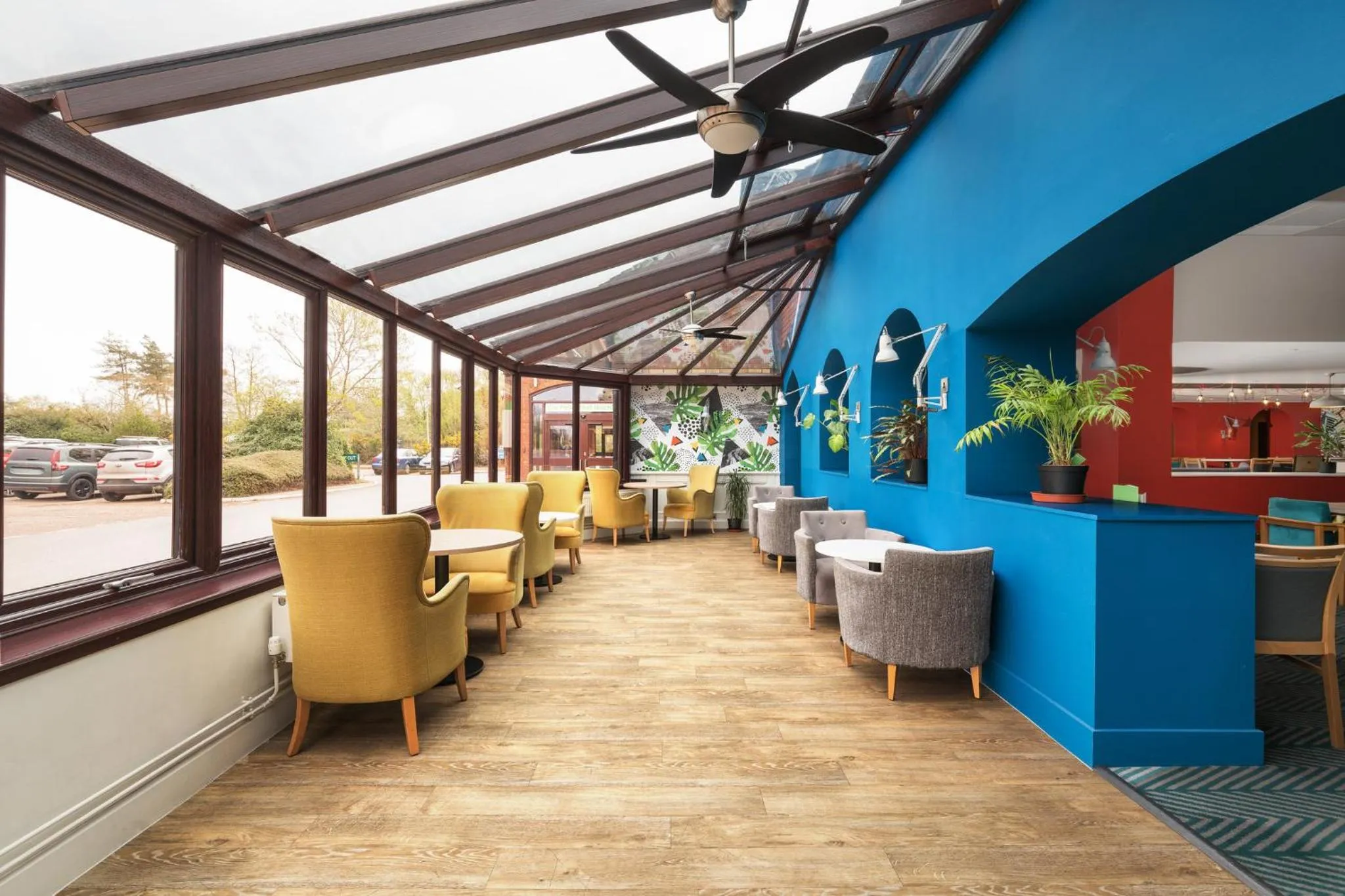 Lounge or bar in Holiday Inn Norwich North by IHG