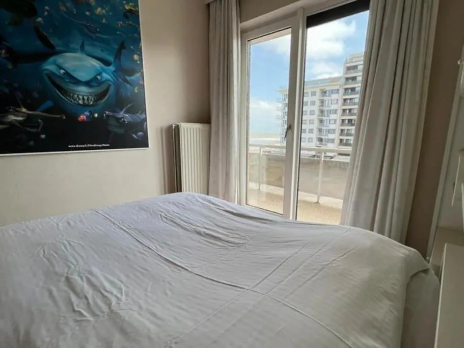 Bed in Sfeervol Appartement met Zeezicht