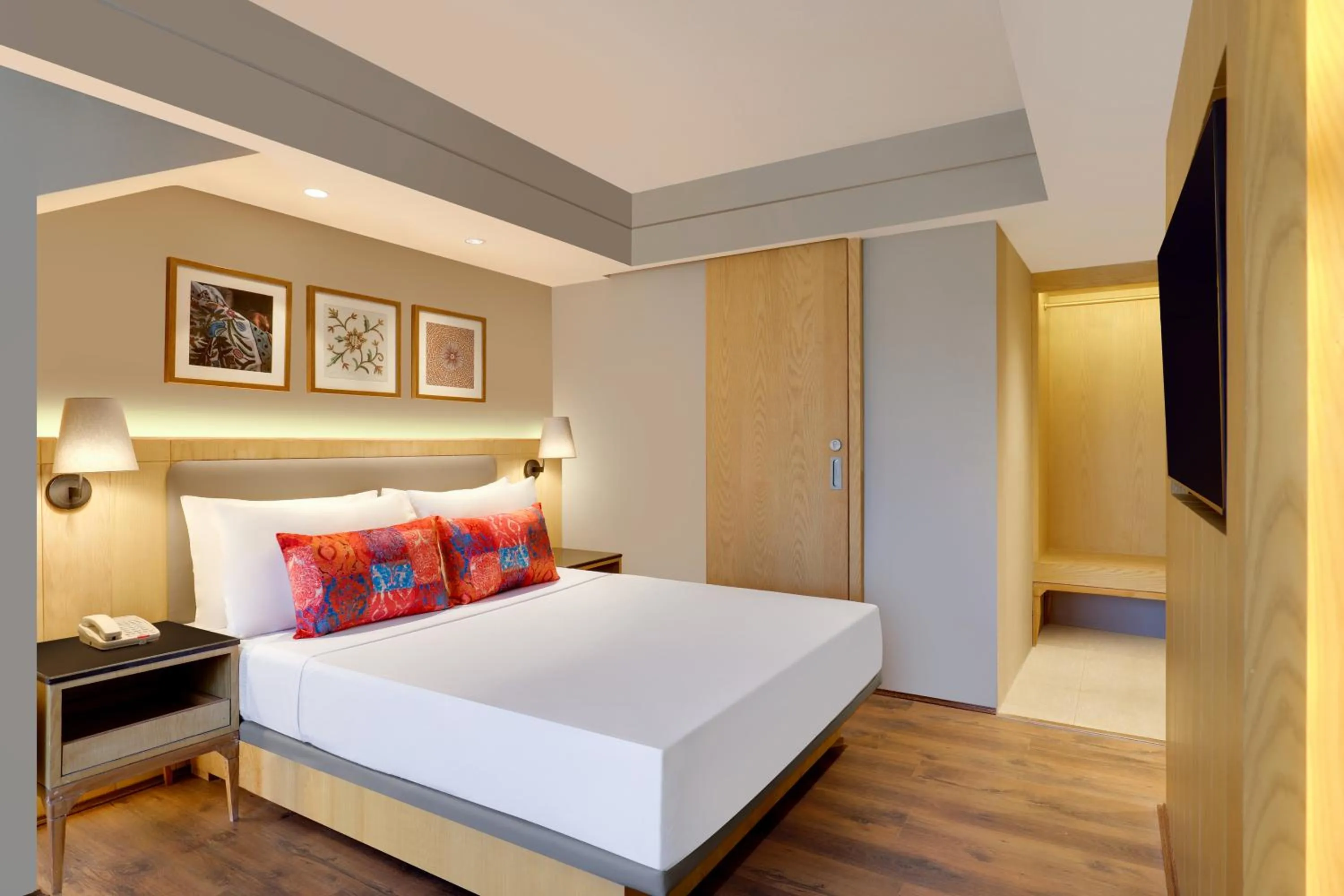 Bed in Lemon Tree Hotel, Sonmarg by the Riverside