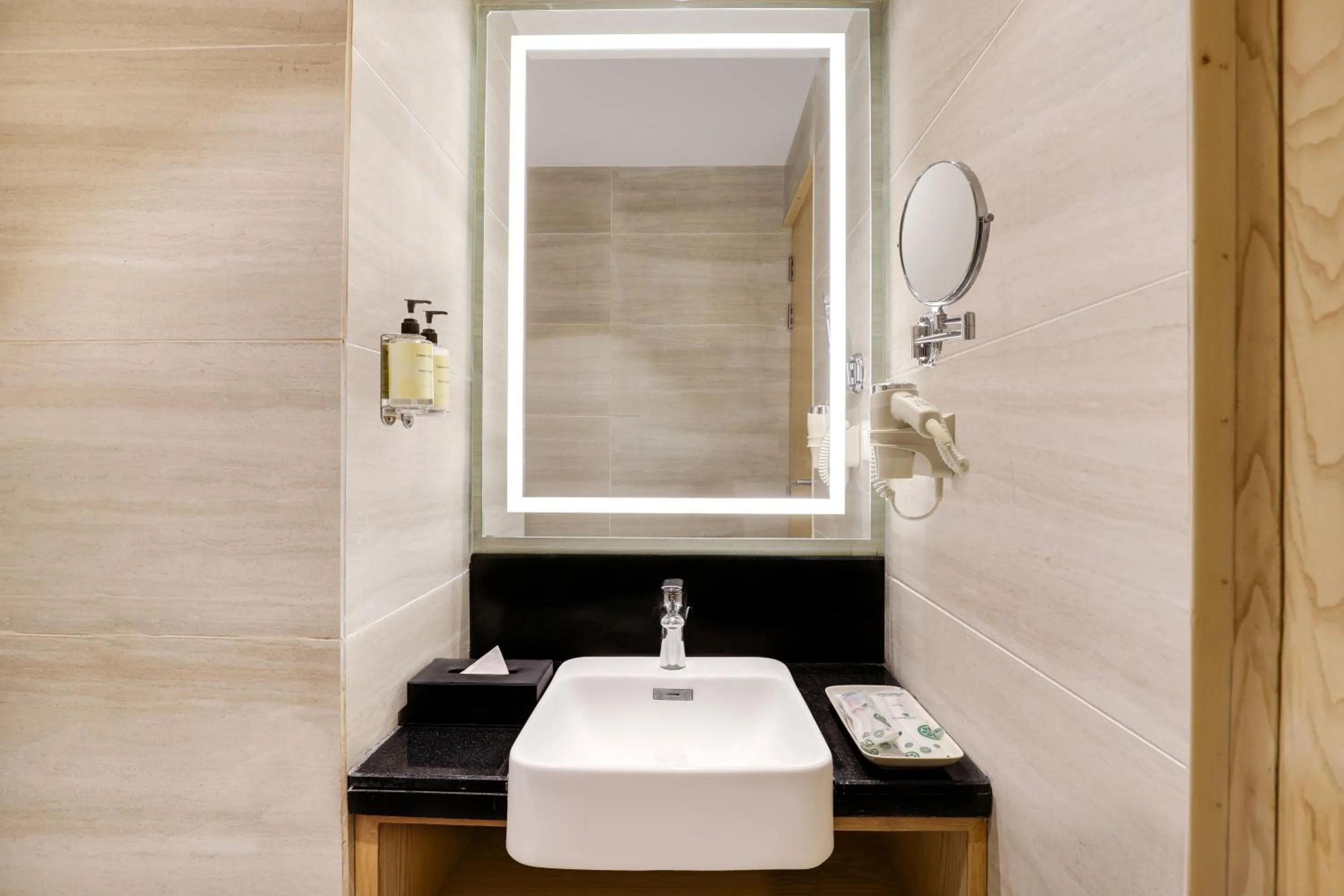 Lemon Tree Hotel, Sonmarg by the Riverside