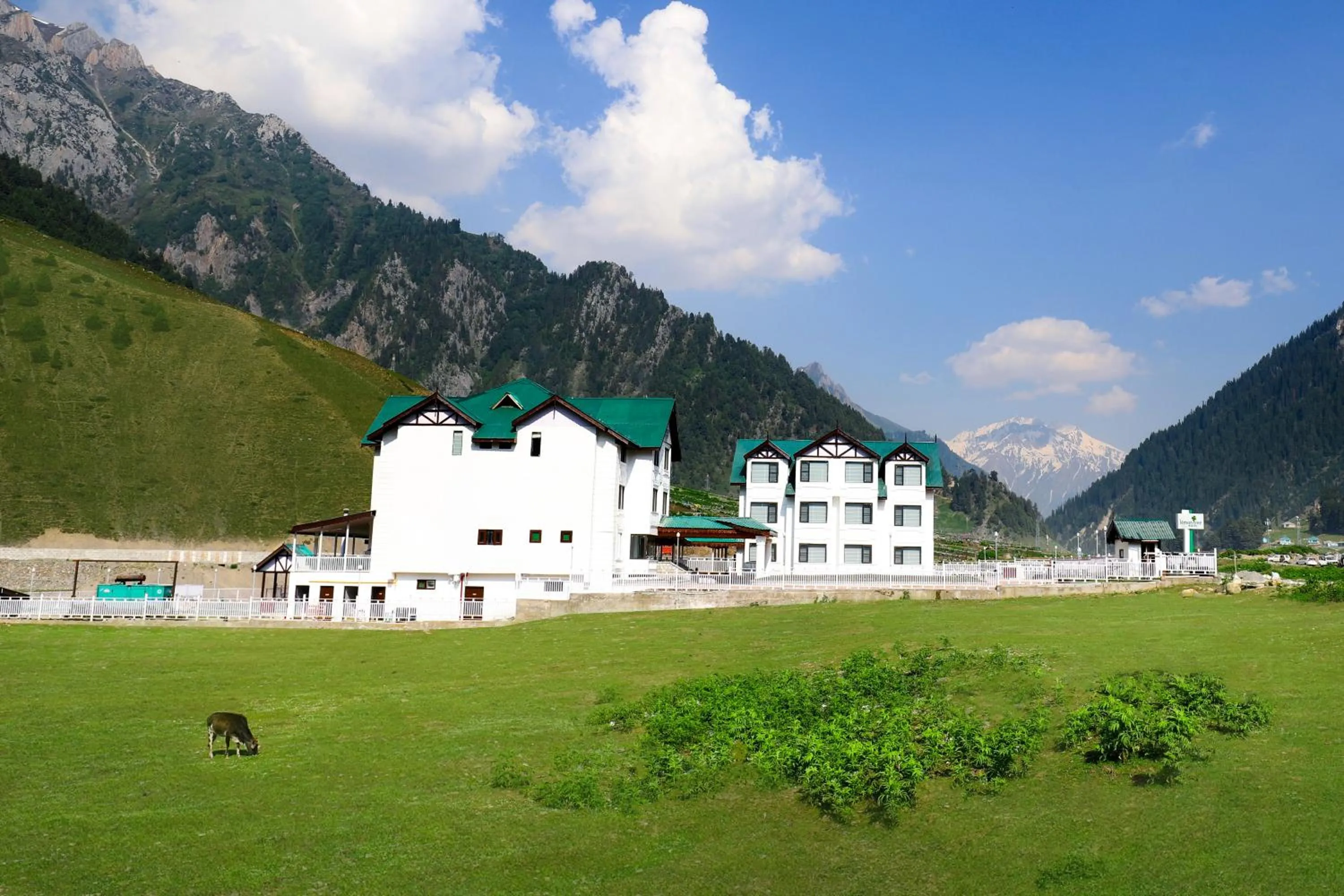 Lemon Tree Hotel, Sonmarg by the Riverside
