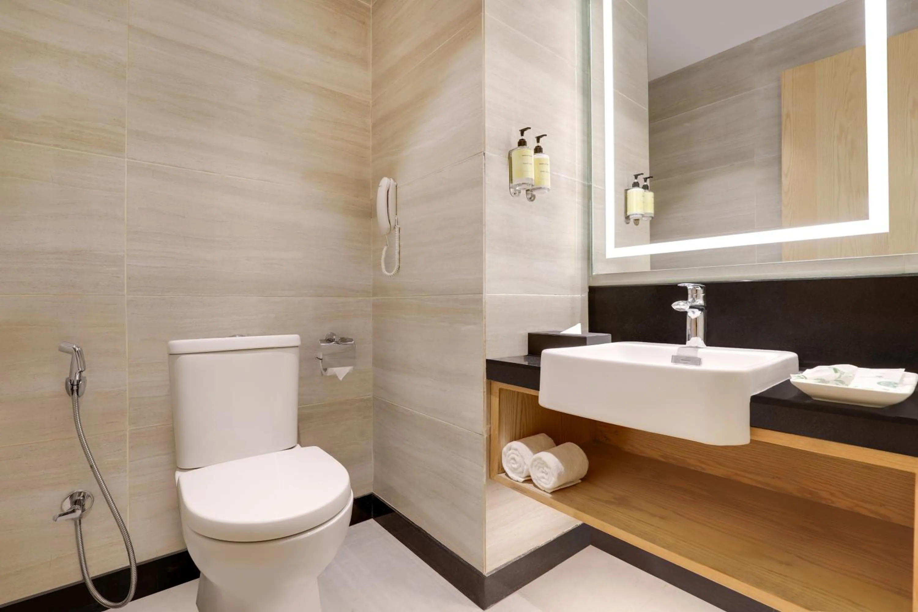 Lemon Tree Hotel, Sonmarg by the Riverside