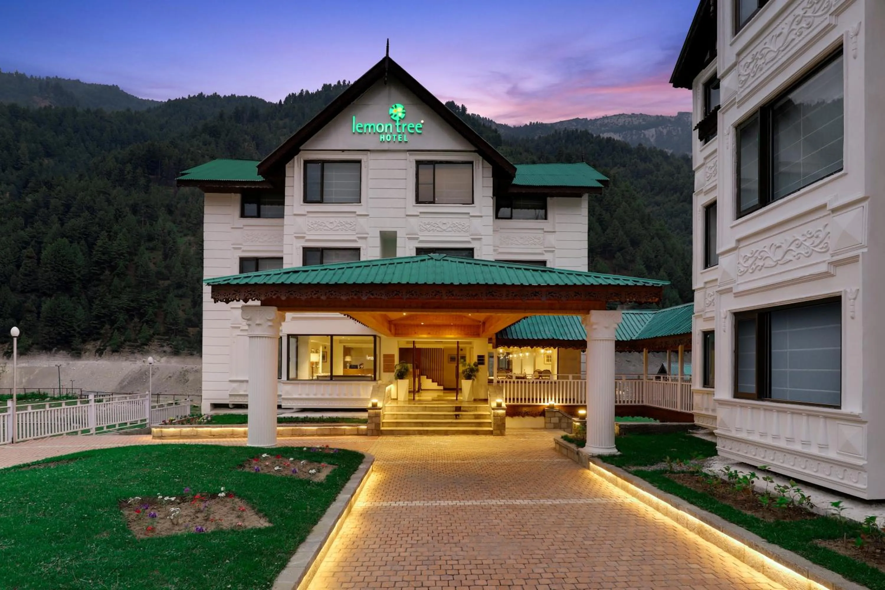 Lemon Tree Hotel, Sonmarg by the Riverside