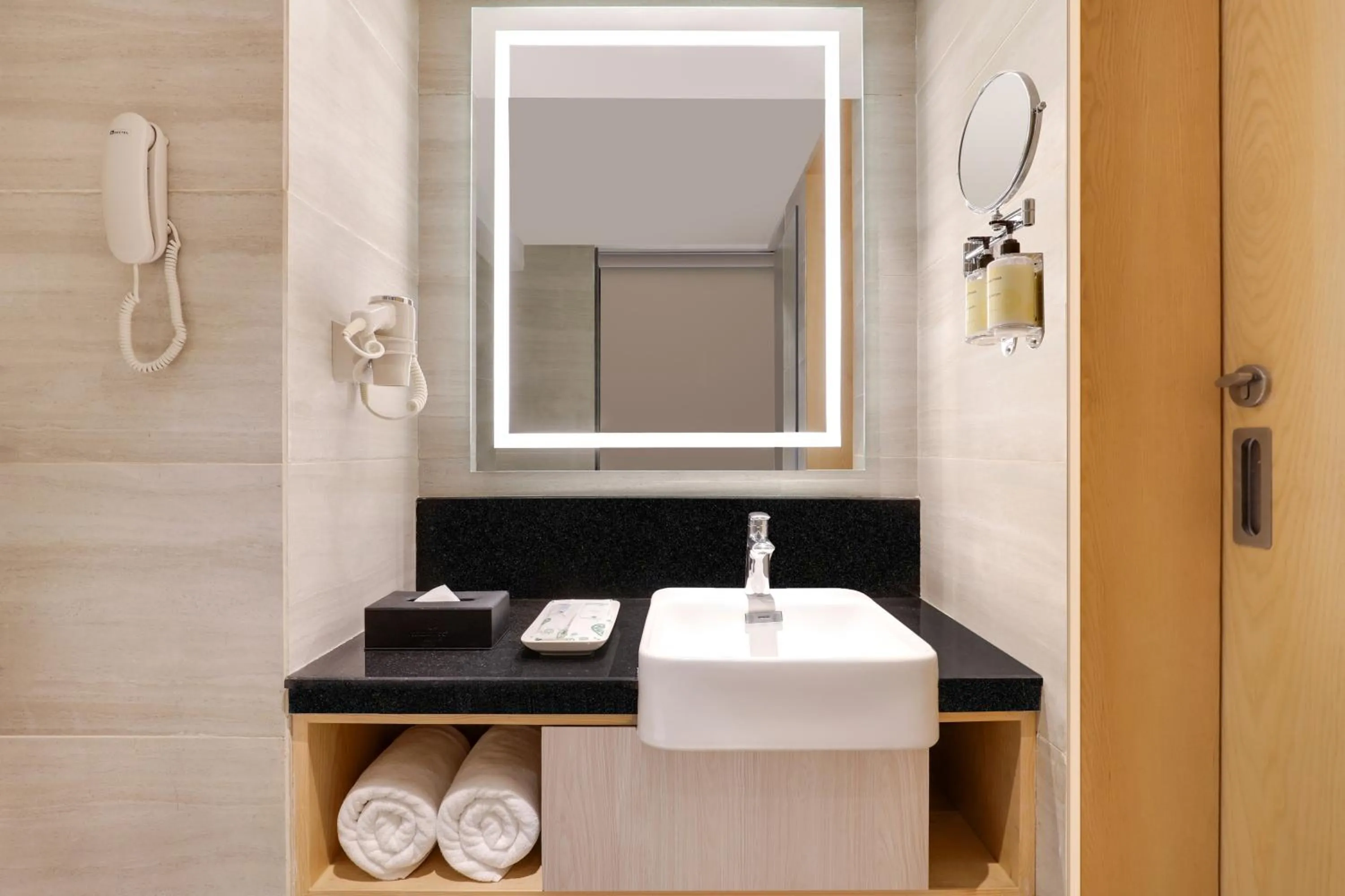 Lemon Tree Hotel, Sonmarg by the Riverside