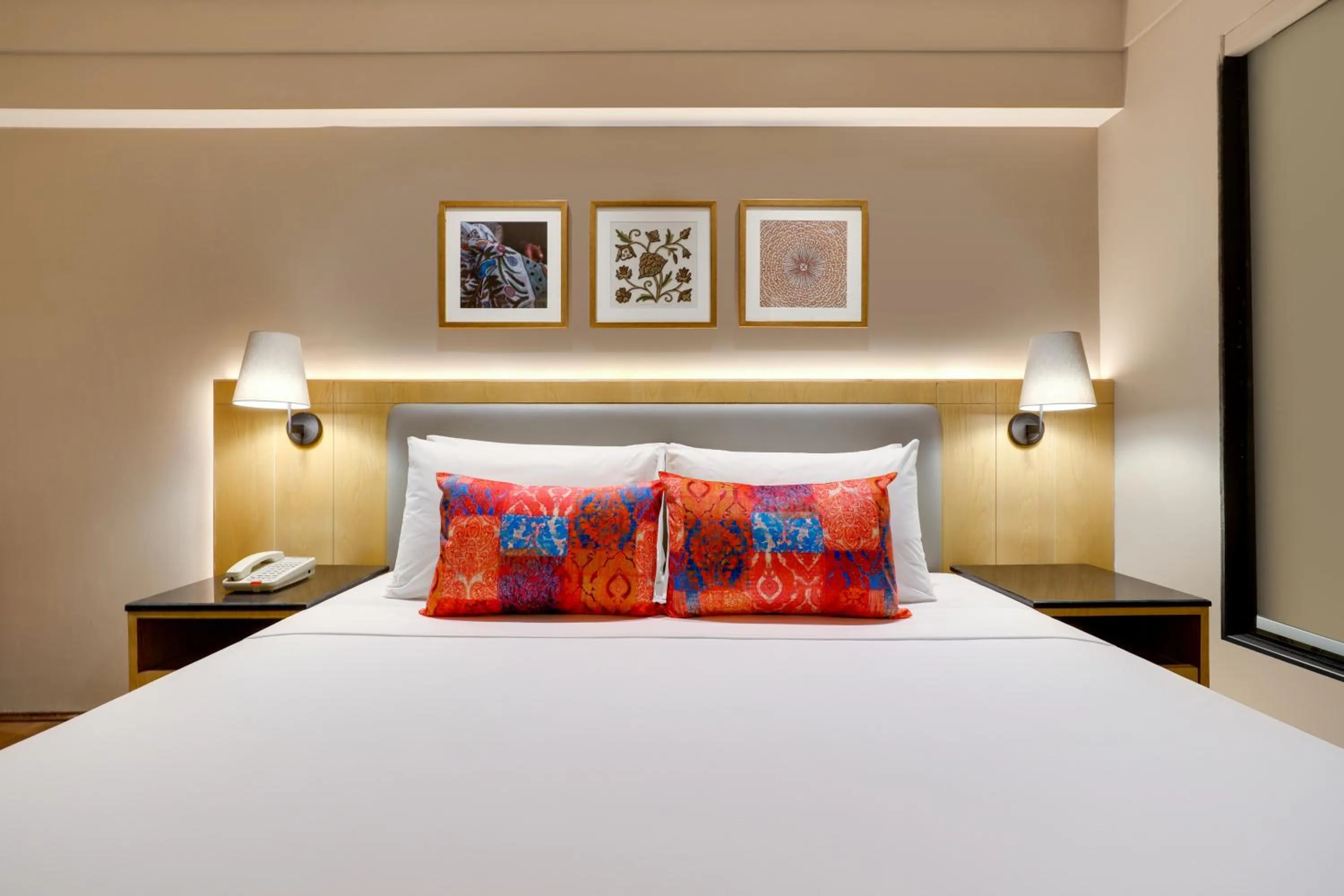 Bed in Lemon Tree Hotel, Sonmarg by the Riverside