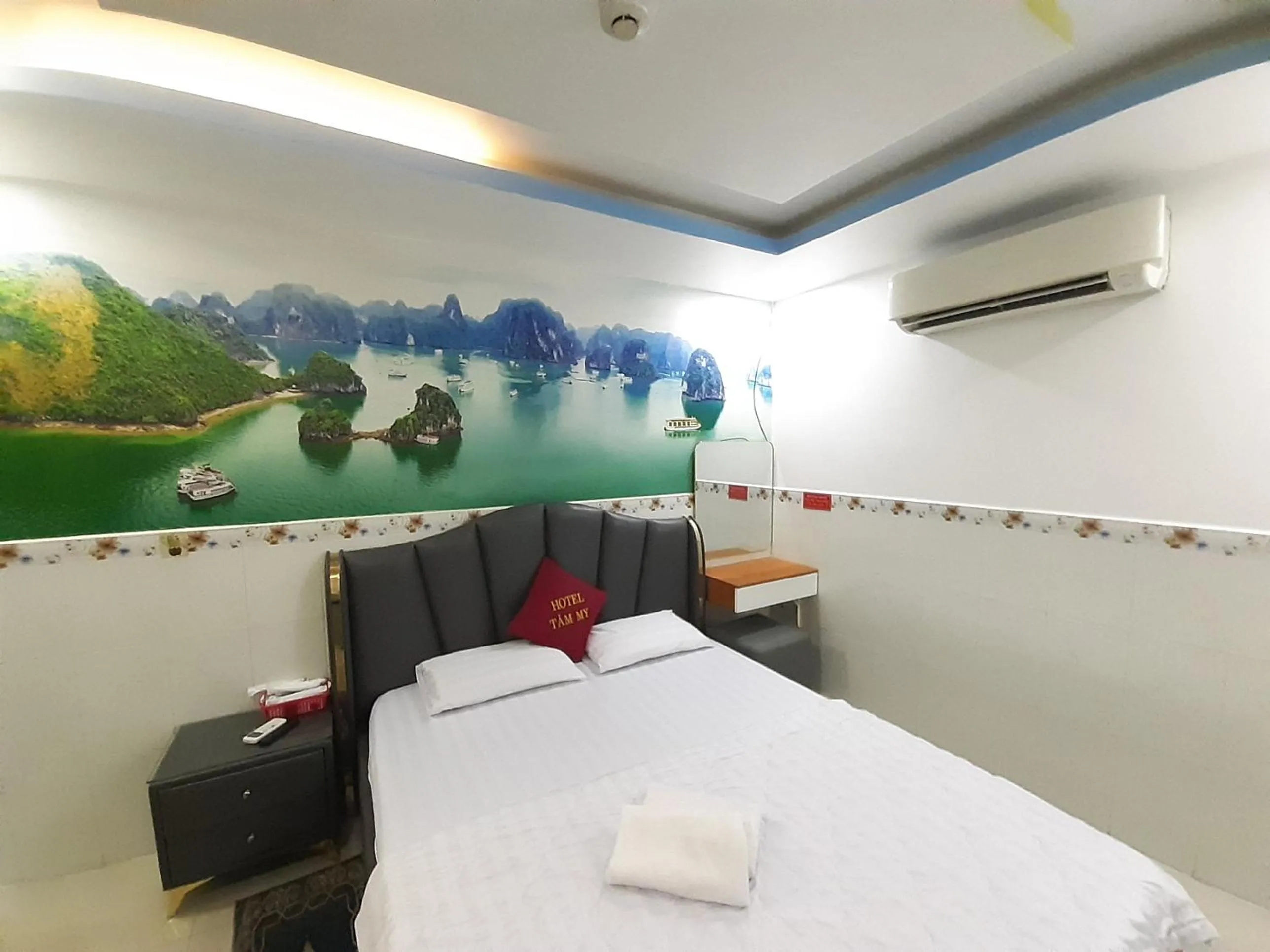 Bedroom, Bed in Tam My Hotel