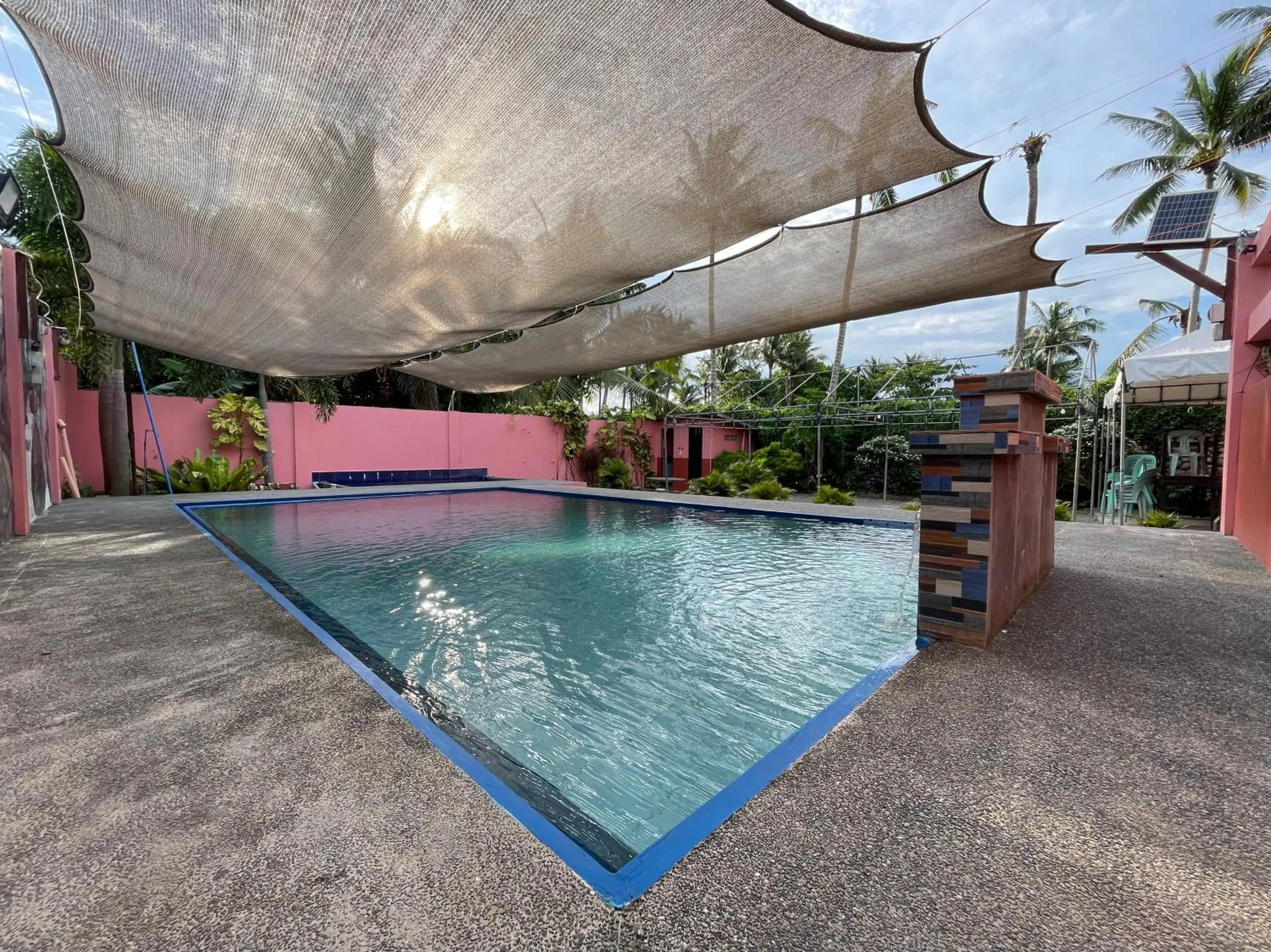 Pool view in Jamjen's Lodge